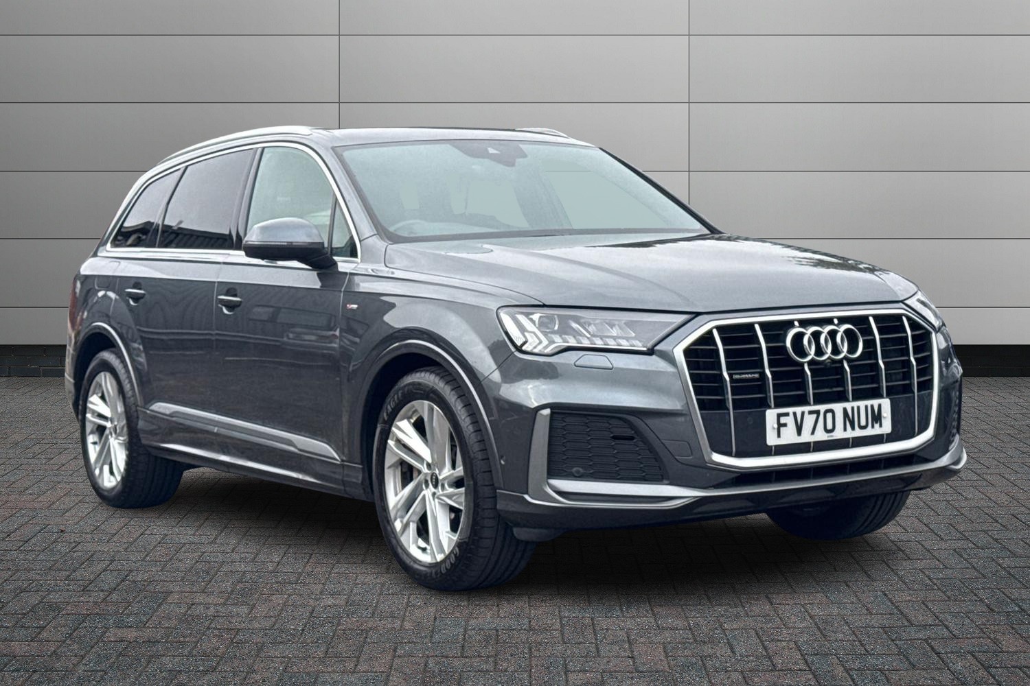 Main listing image - Audi Q7