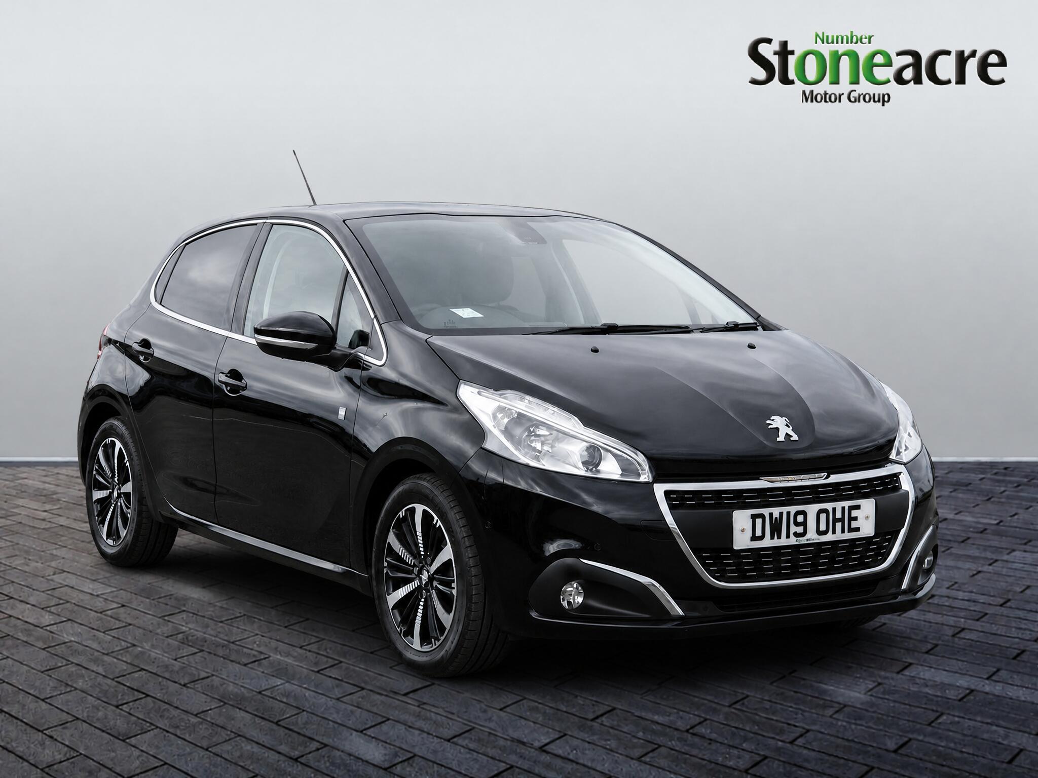 Main listing image - Peugeot 208