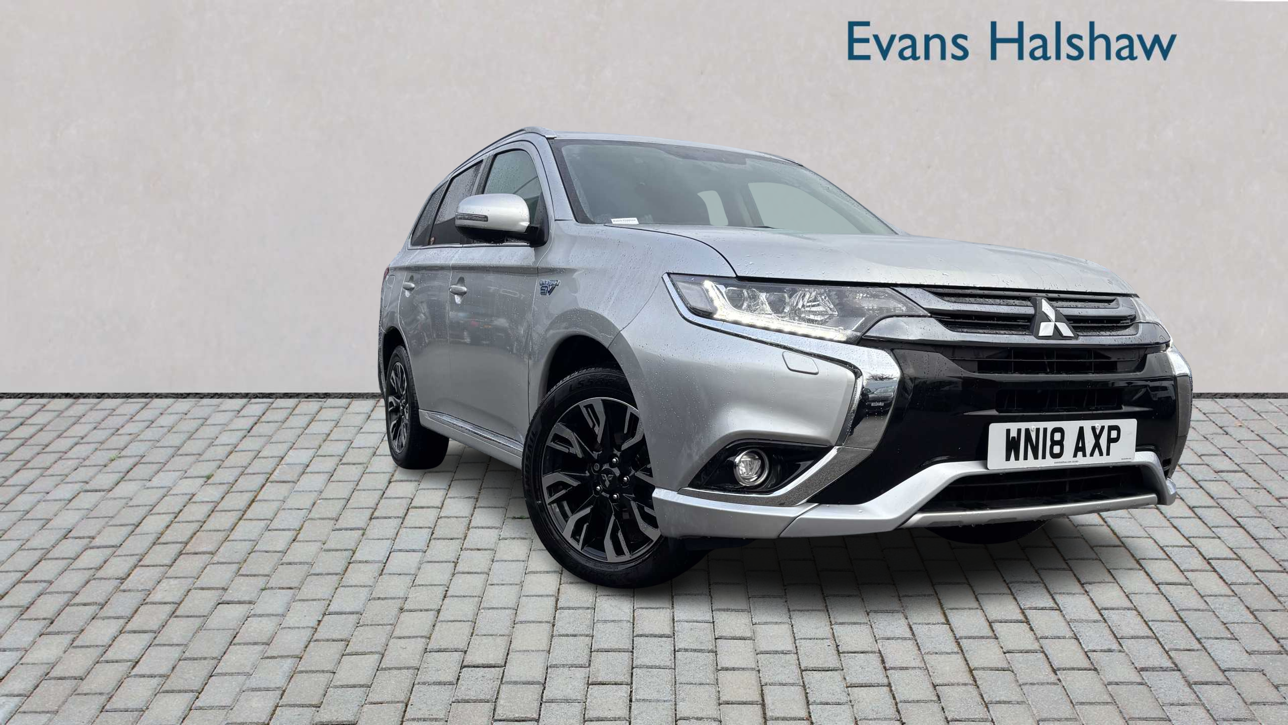 Main listing image - Mitsubishi Outlander