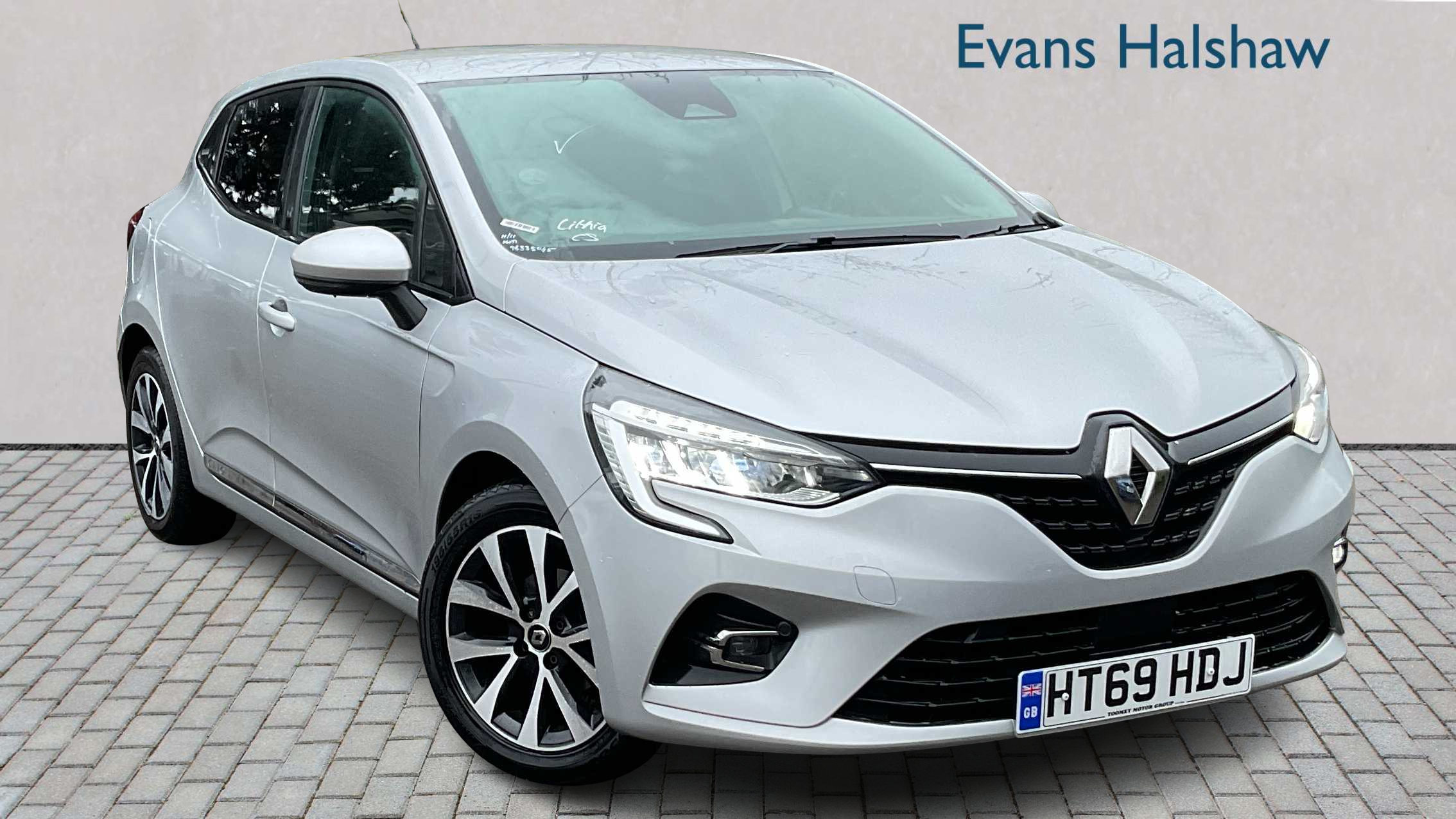Main listing image - Renault Clio