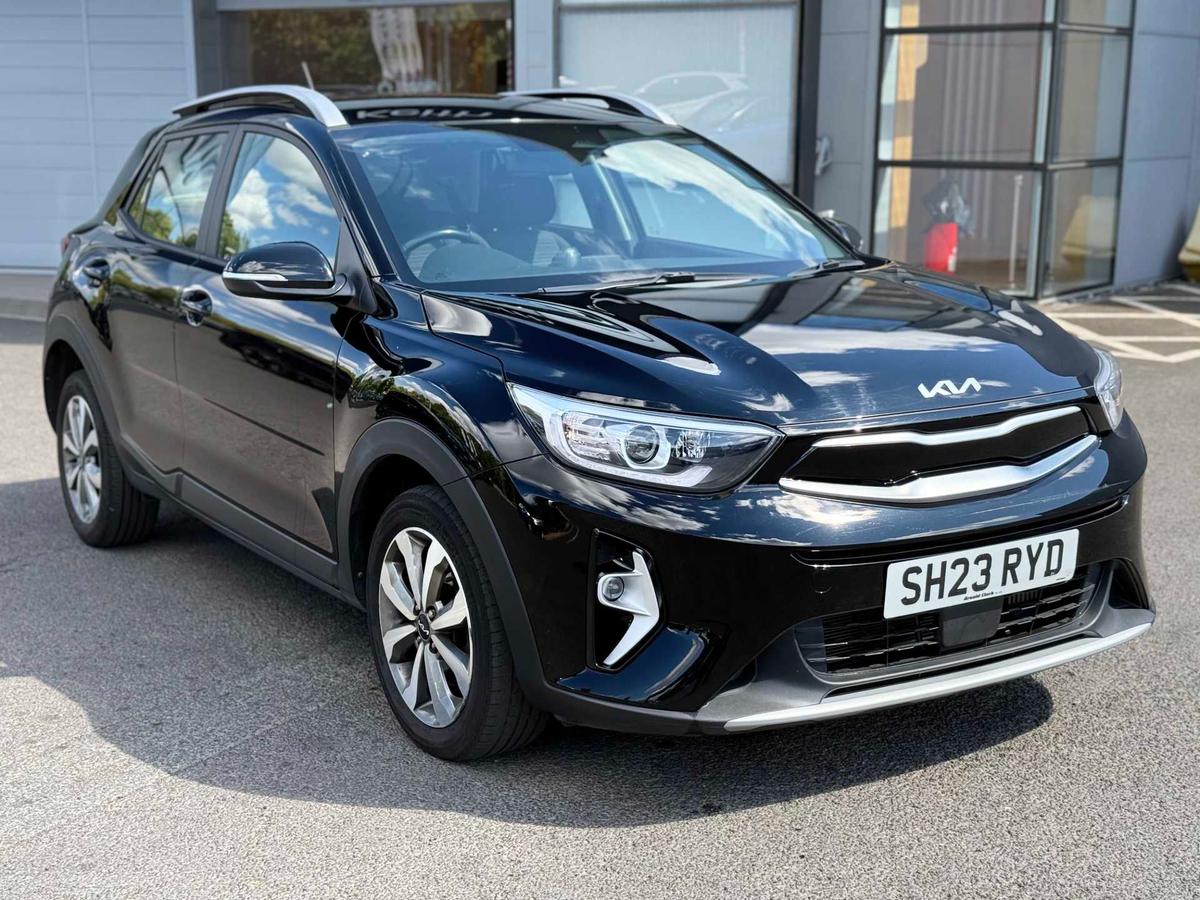 Main listing image - Kia Stonic