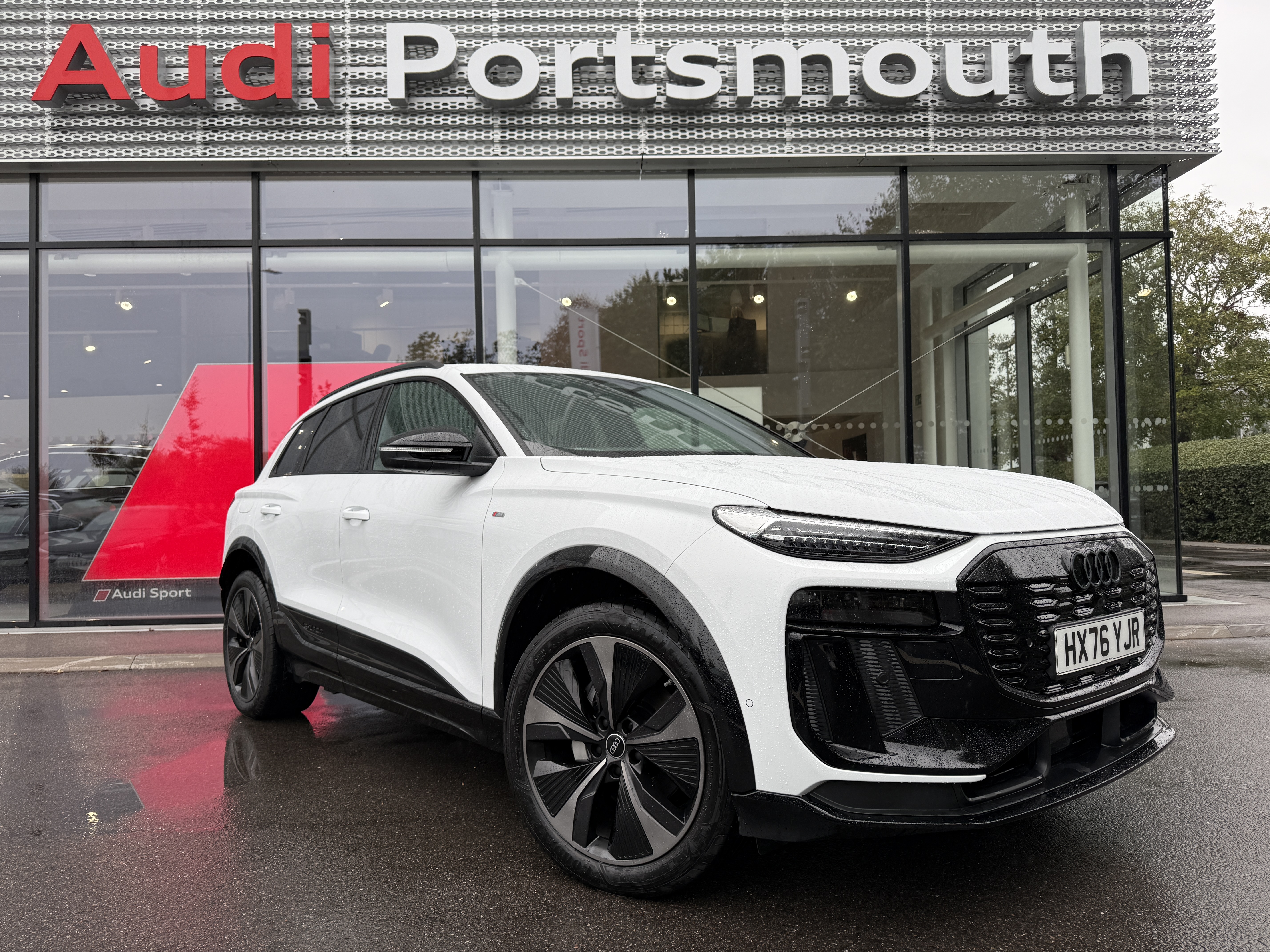 Main listing image - Audi Q6