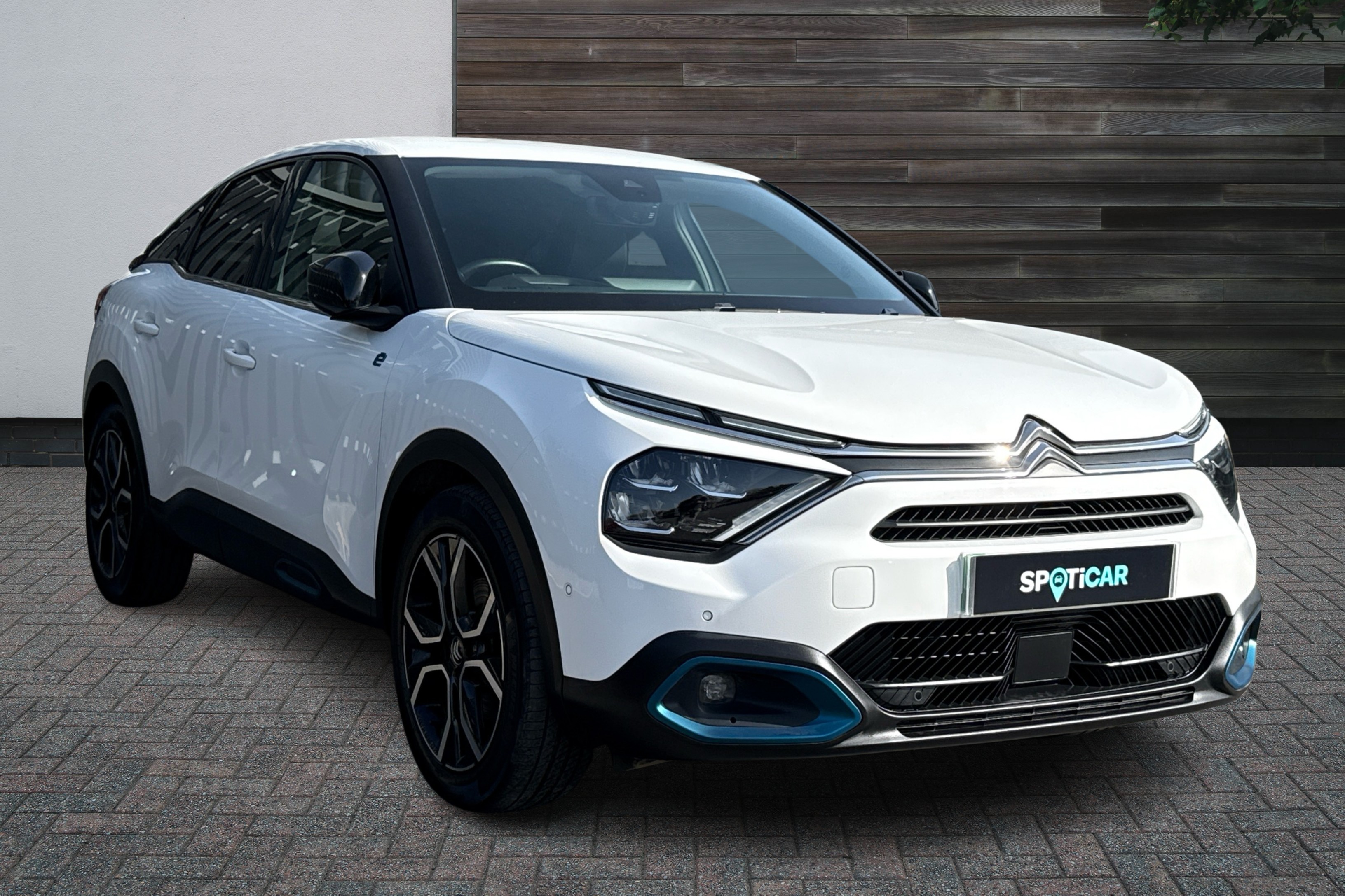 Main listing image - Citroen C4