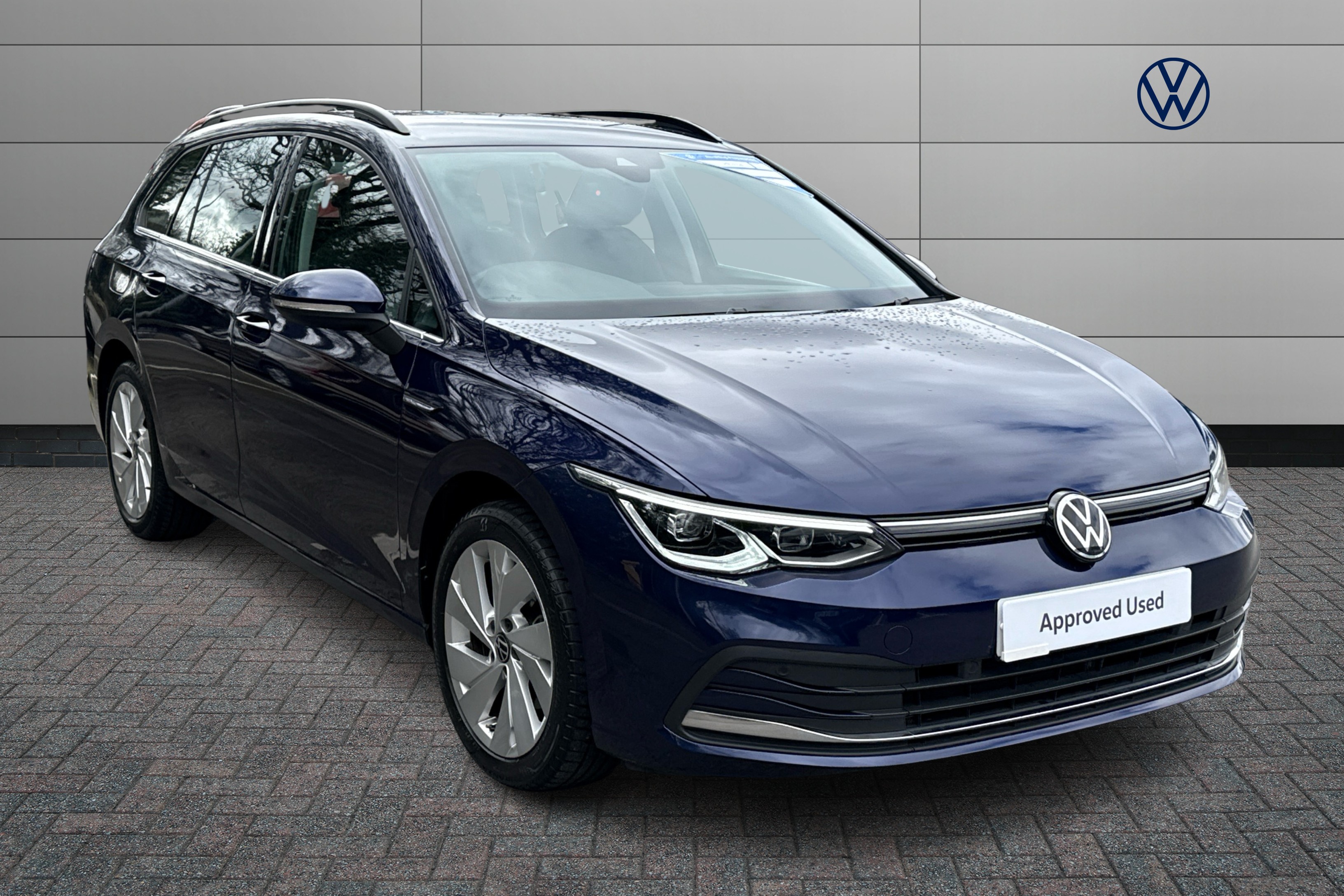 Main listing image - Volkswagen Golf Estate