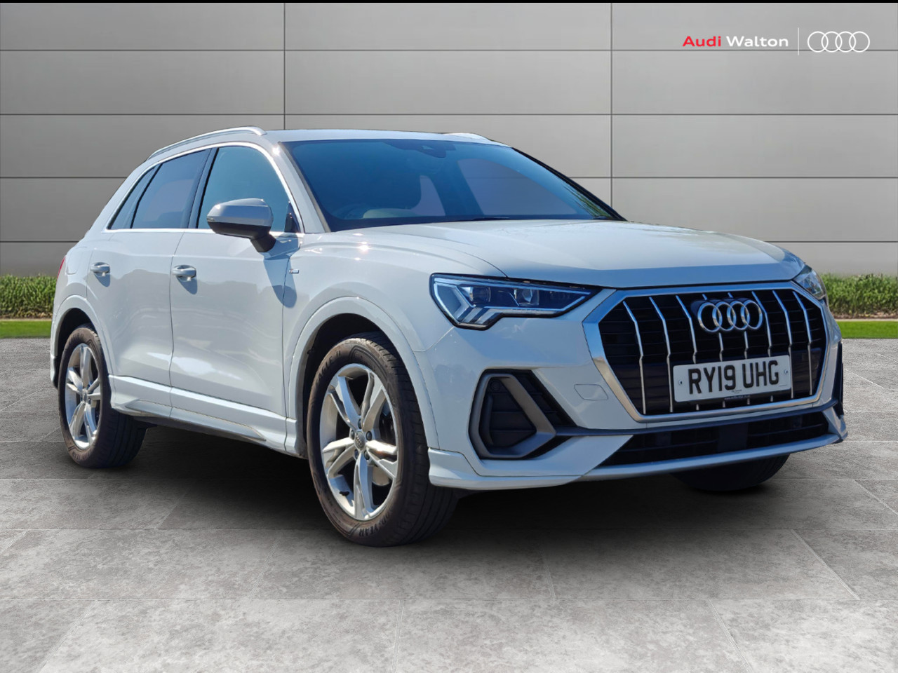 Main listing image - Audi Q3