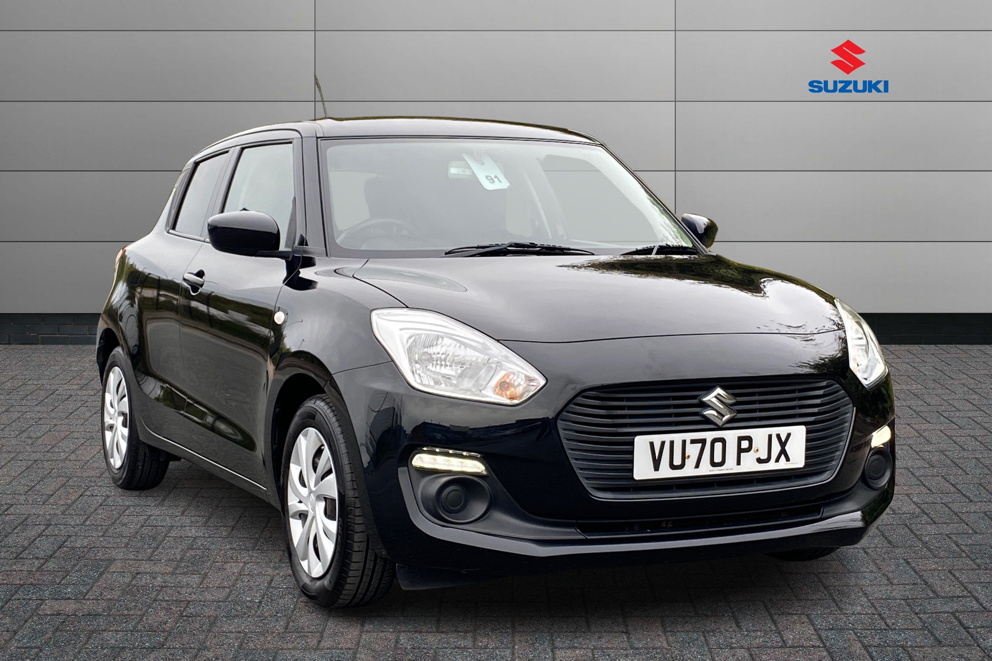 Main listing image - Suzuki Swift