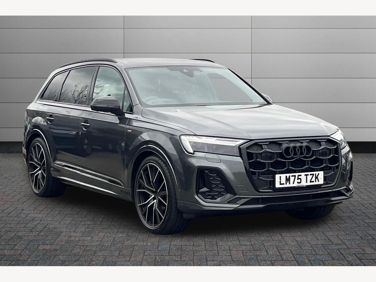Main listing image - Audi Q7