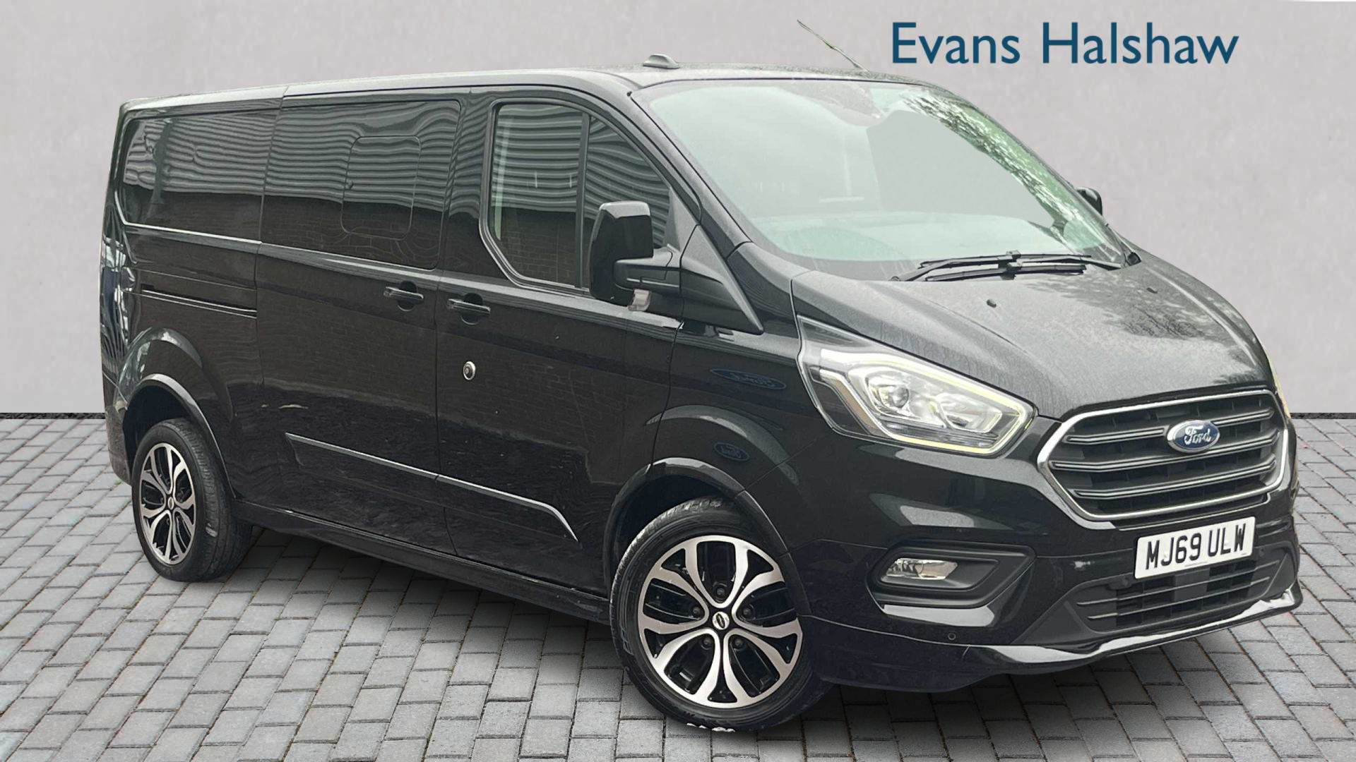 Main listing image - Ford Transit Custom