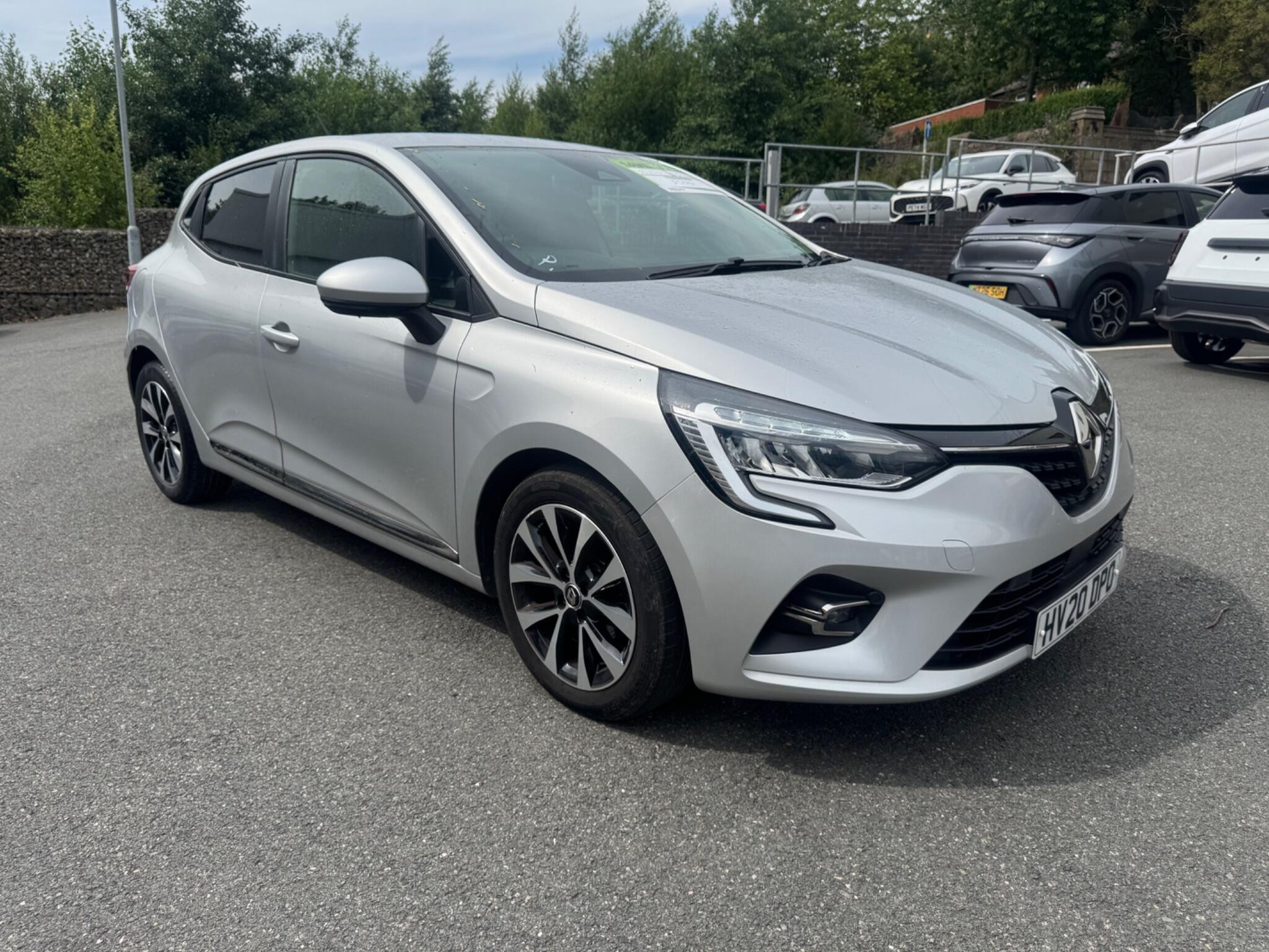 Main listing image - Renault Clio