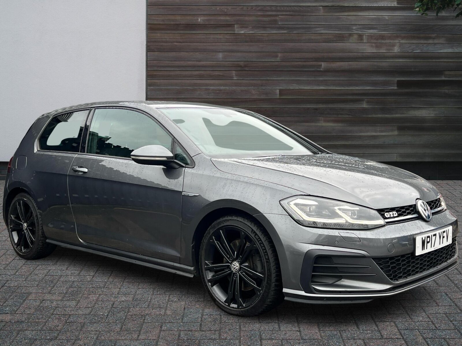 Main listing image - Volkswagen Golf