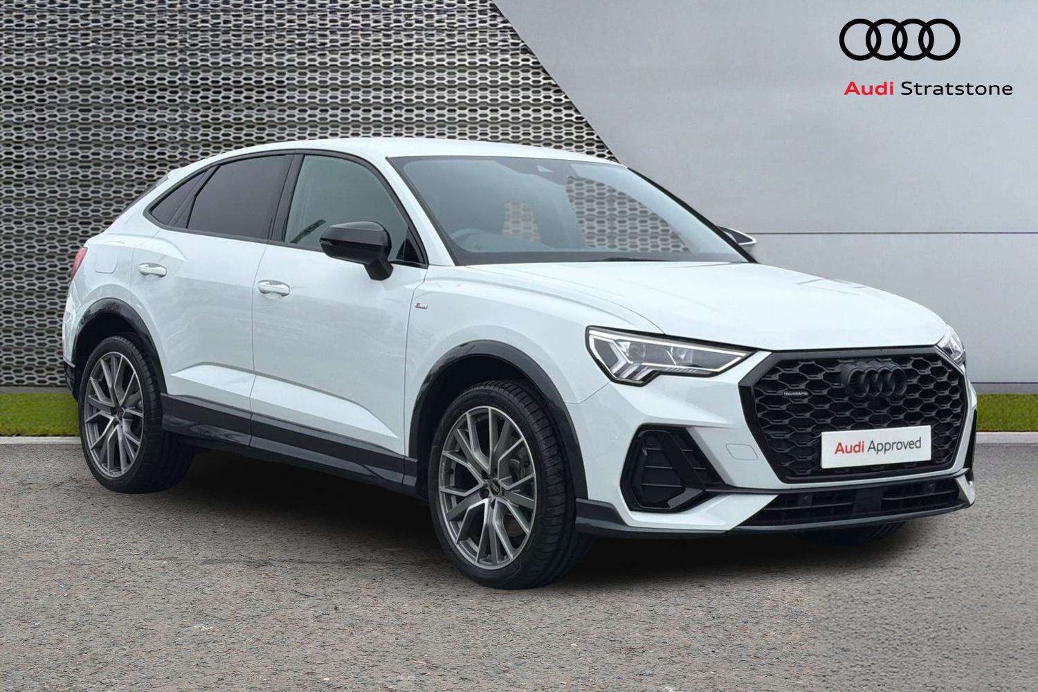 Main listing image - Audi Q3