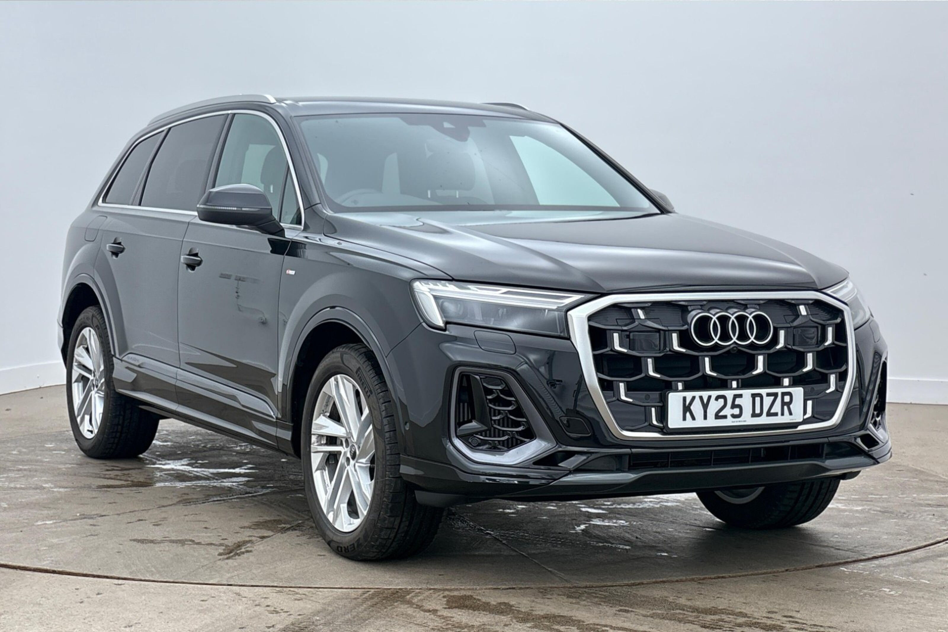 Main listing image - Audi Q7