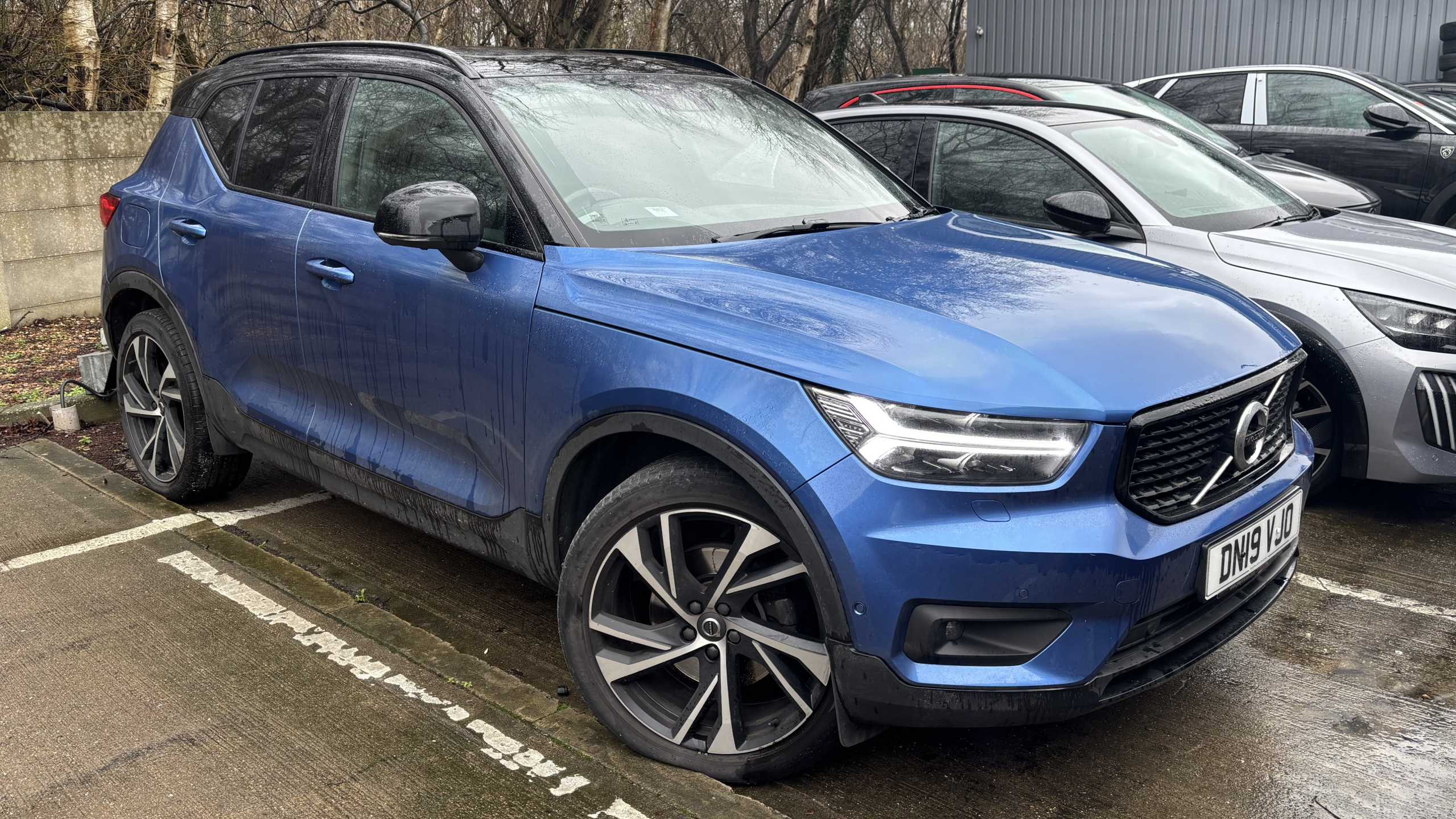 Main listing image - Volvo XC40