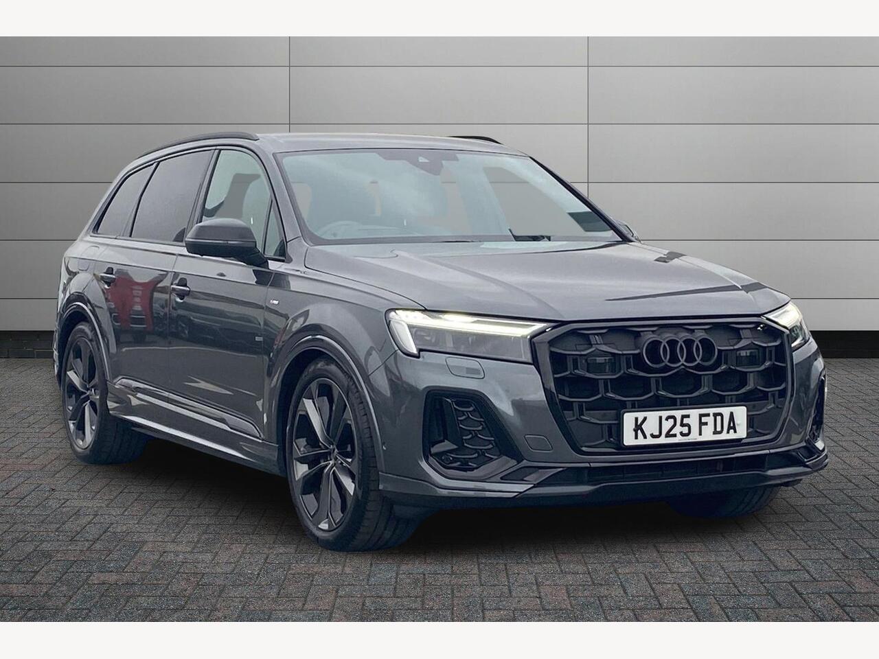 Main listing image - Audi Q7