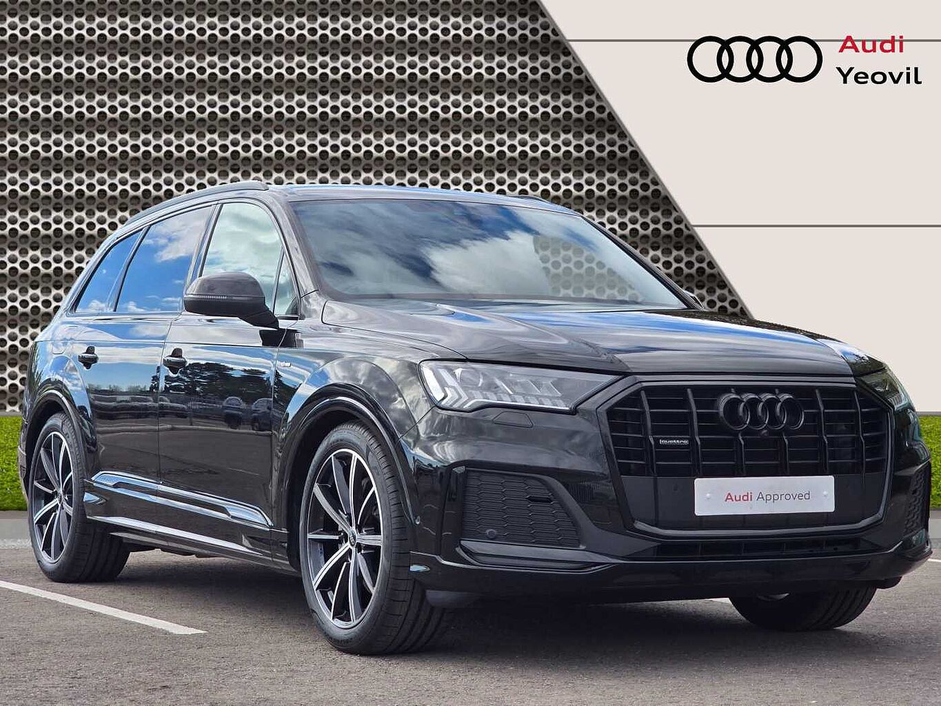 Main listing image - Audi Q7