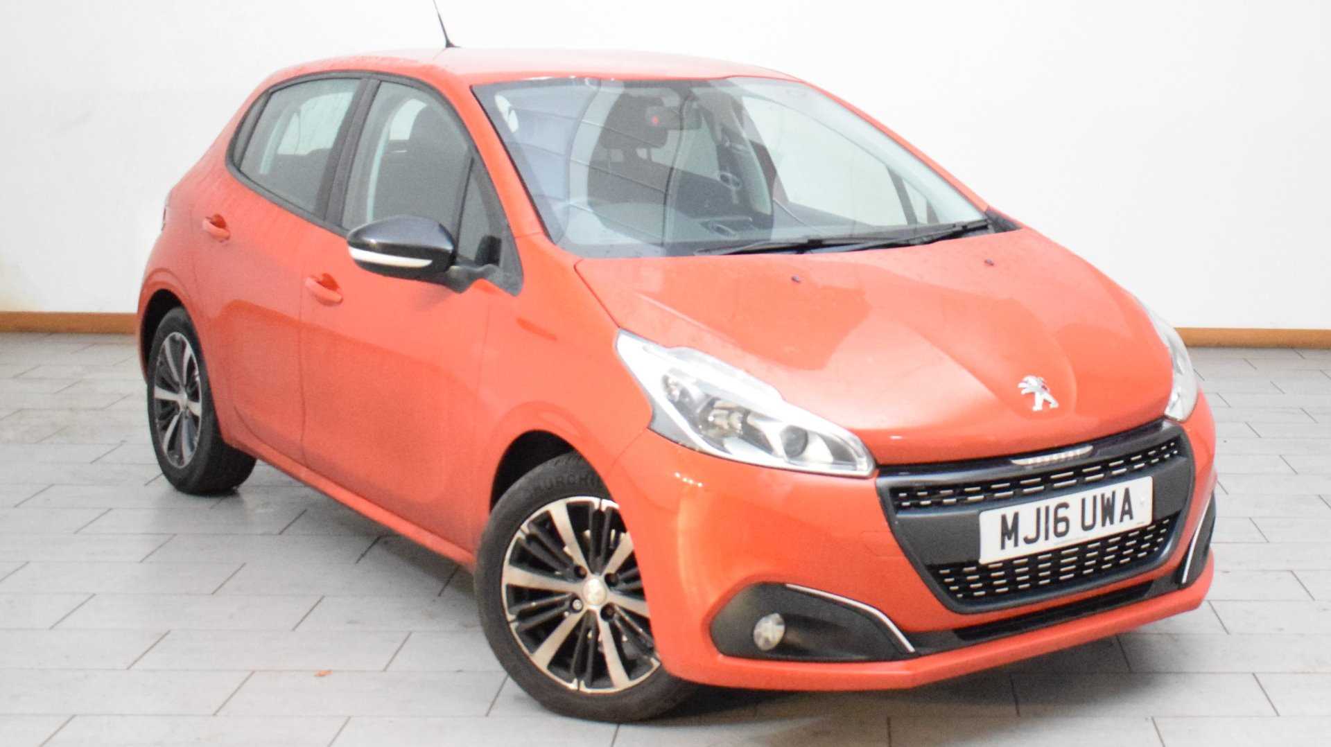 Main listing image - Peugeot 208