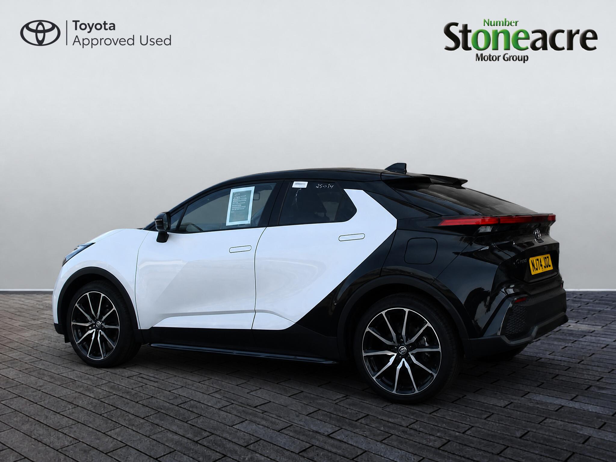 Main listing image - Toyota Yaris Cross