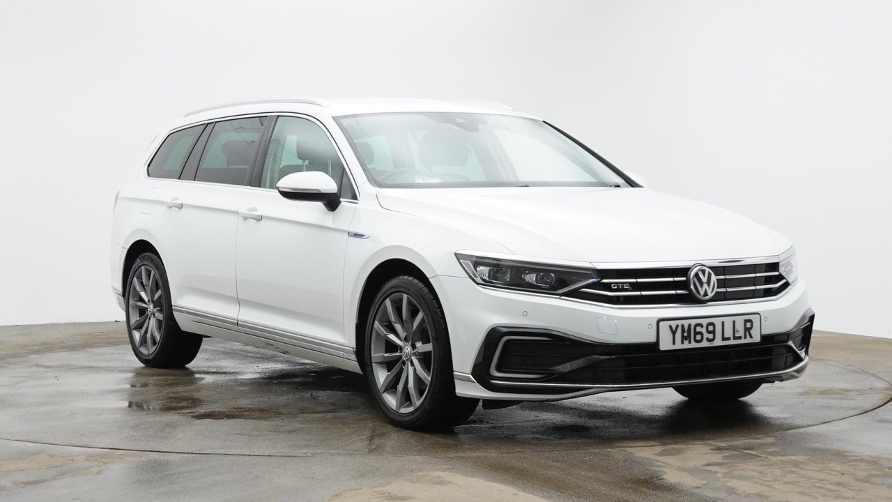 Main listing image - Volkswagen Passat GTE