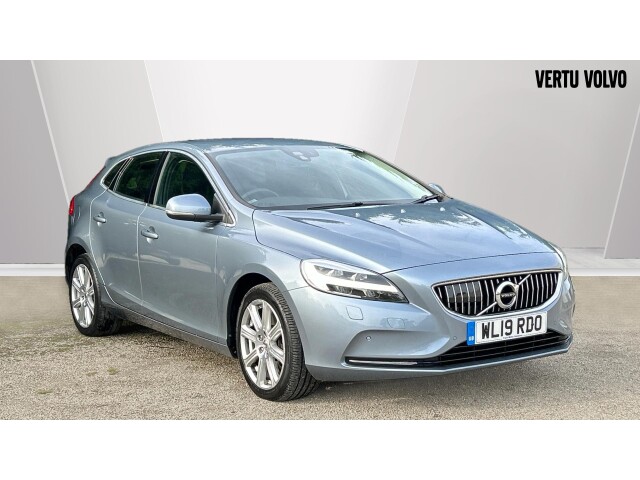 Main listing image - Volvo V40