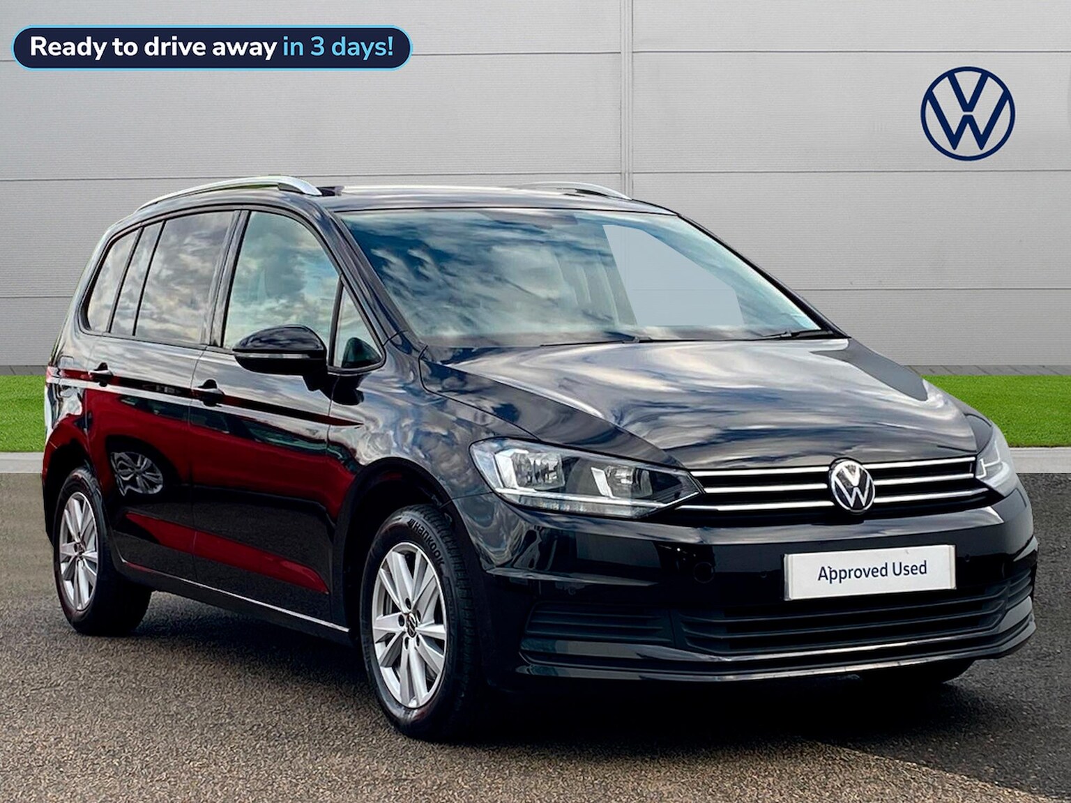 Main listing image - Volkswagen Touran