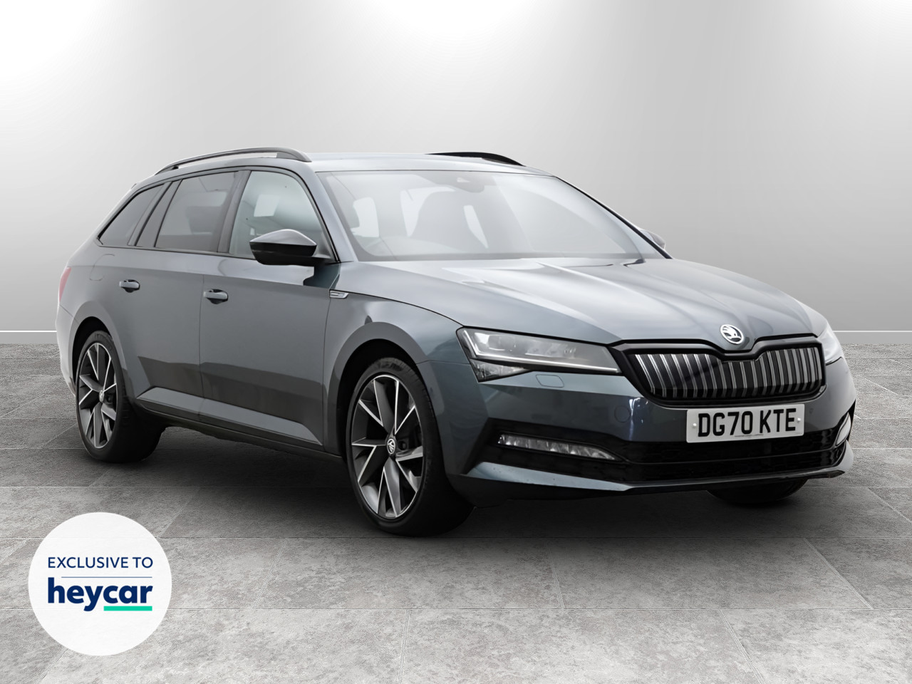 Main listing image - Skoda Superb Estate