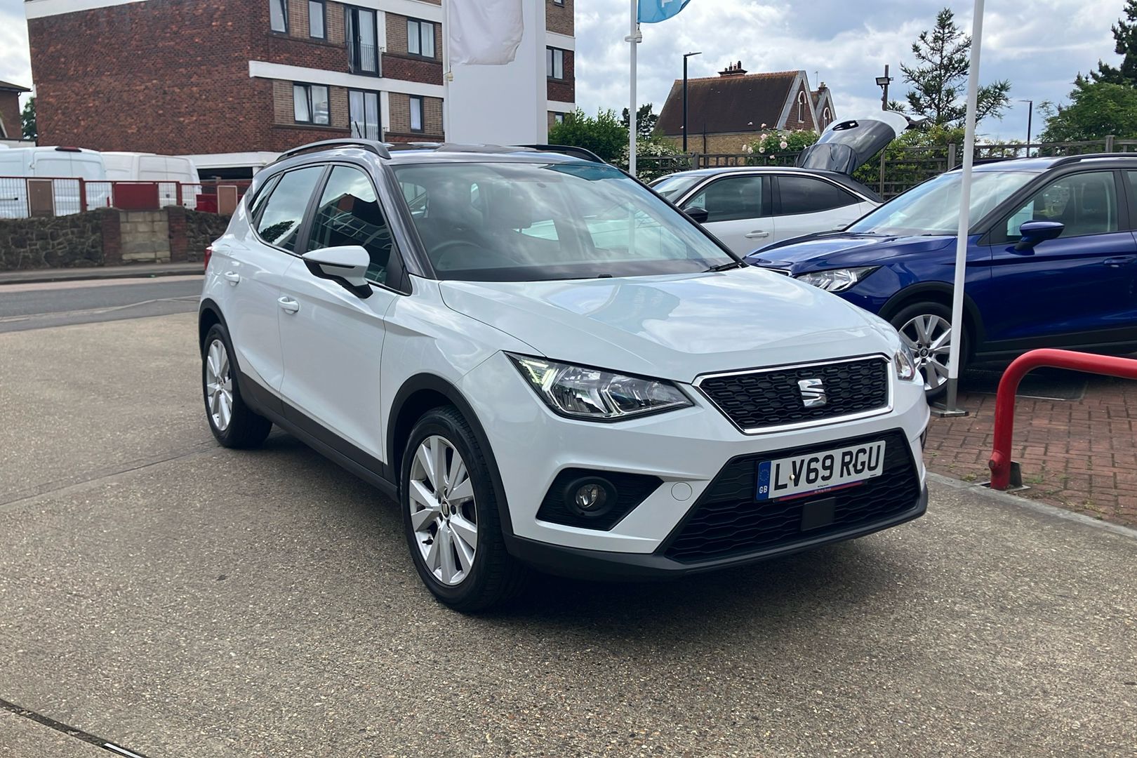 Main listing image - SEAT Arona