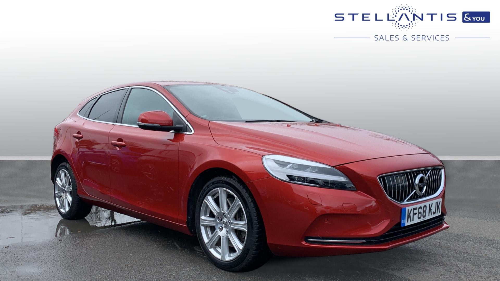 Main listing image - Volvo V40