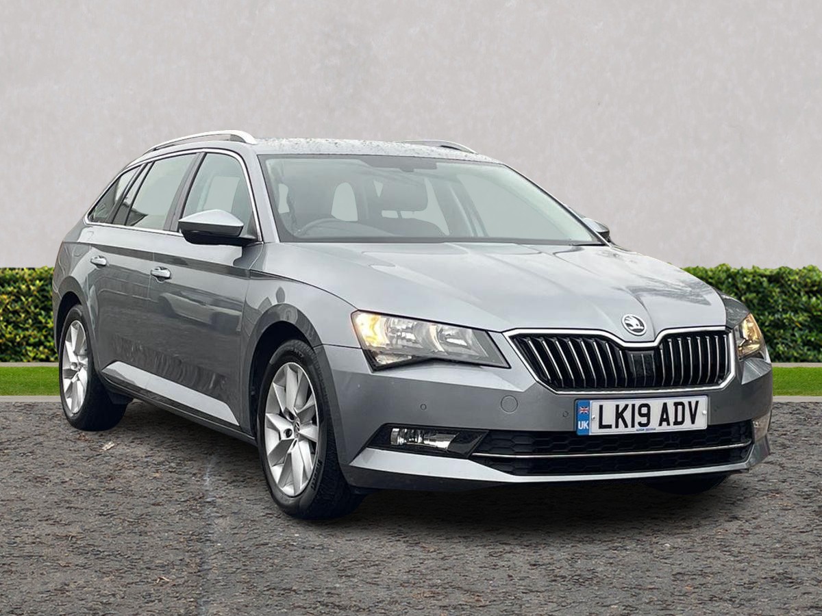 Main listing image - Skoda Superb Estate