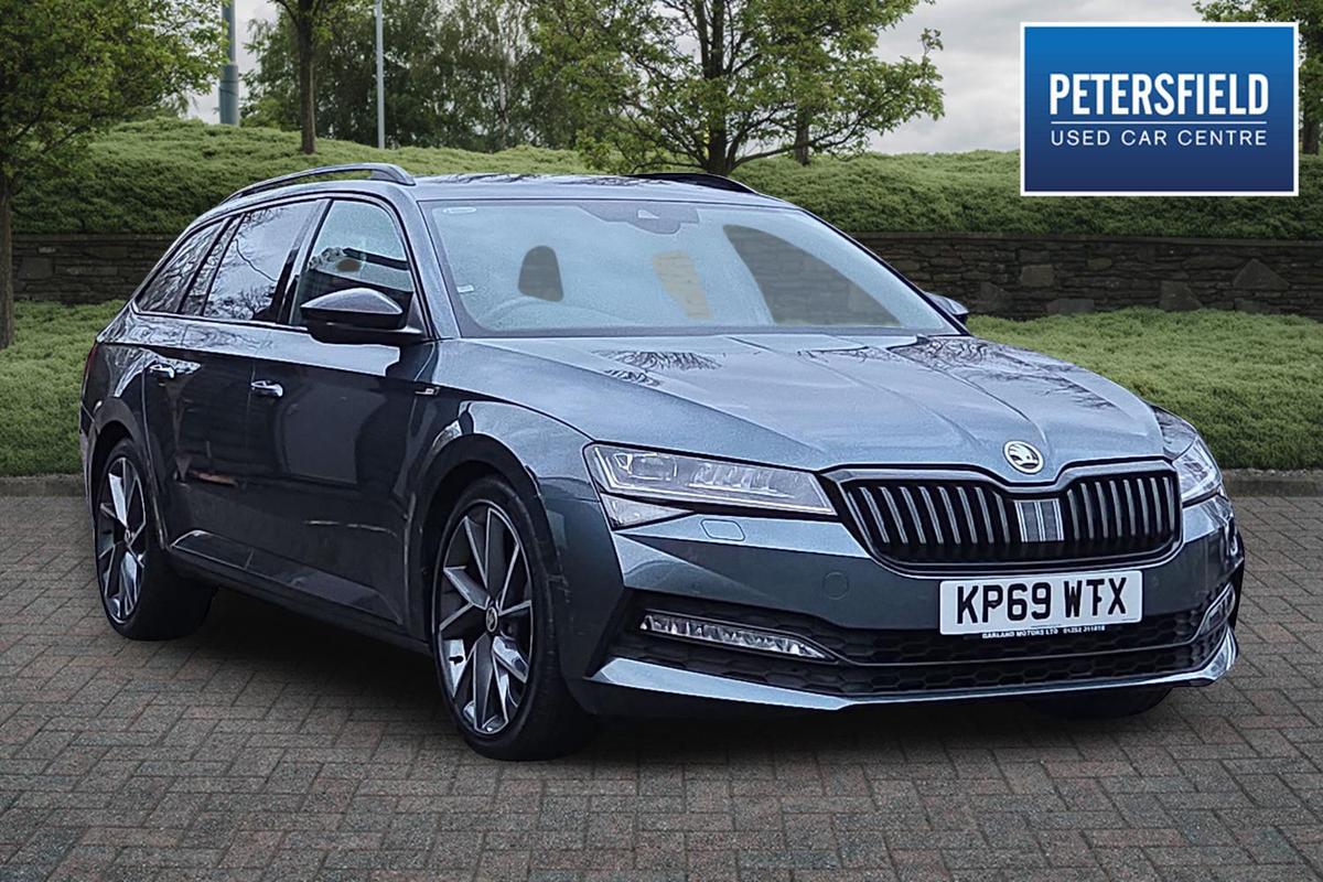 Main listing image - Skoda Superb Estate