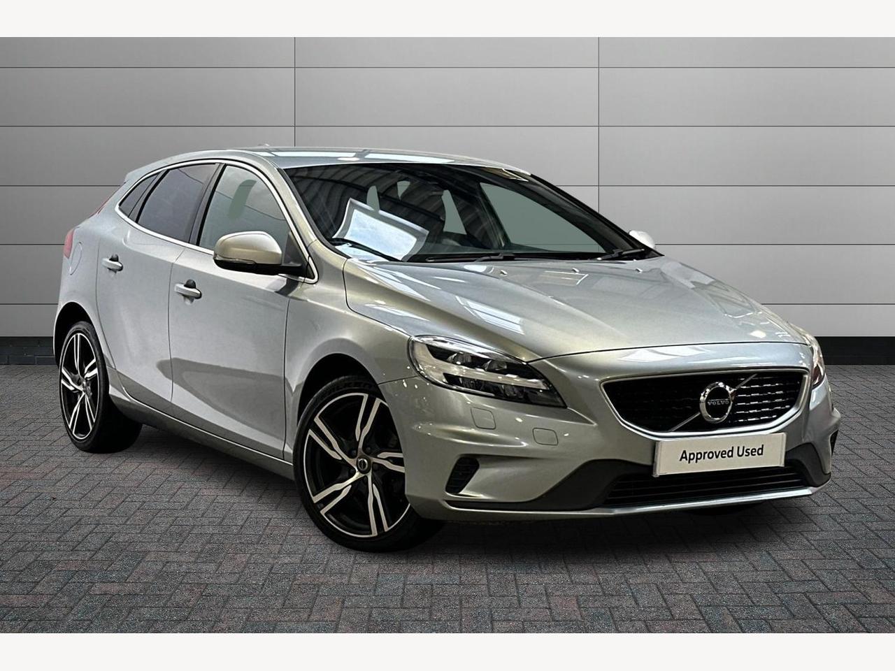 Main listing image - Volvo V40