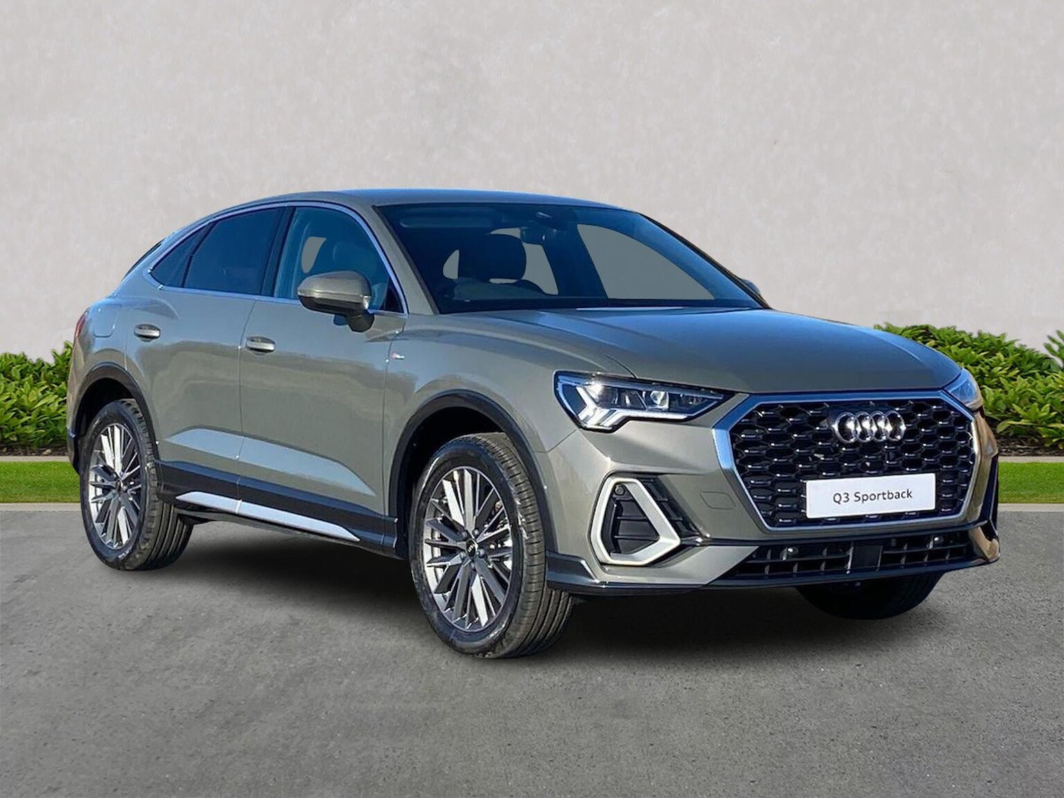 Main listing image - Audi Q3