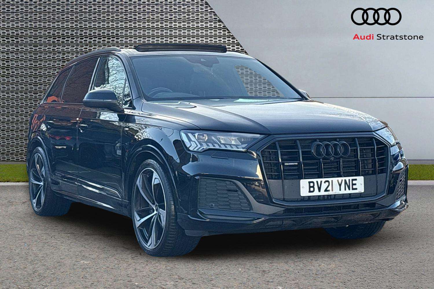 Main listing image - Audi Q7