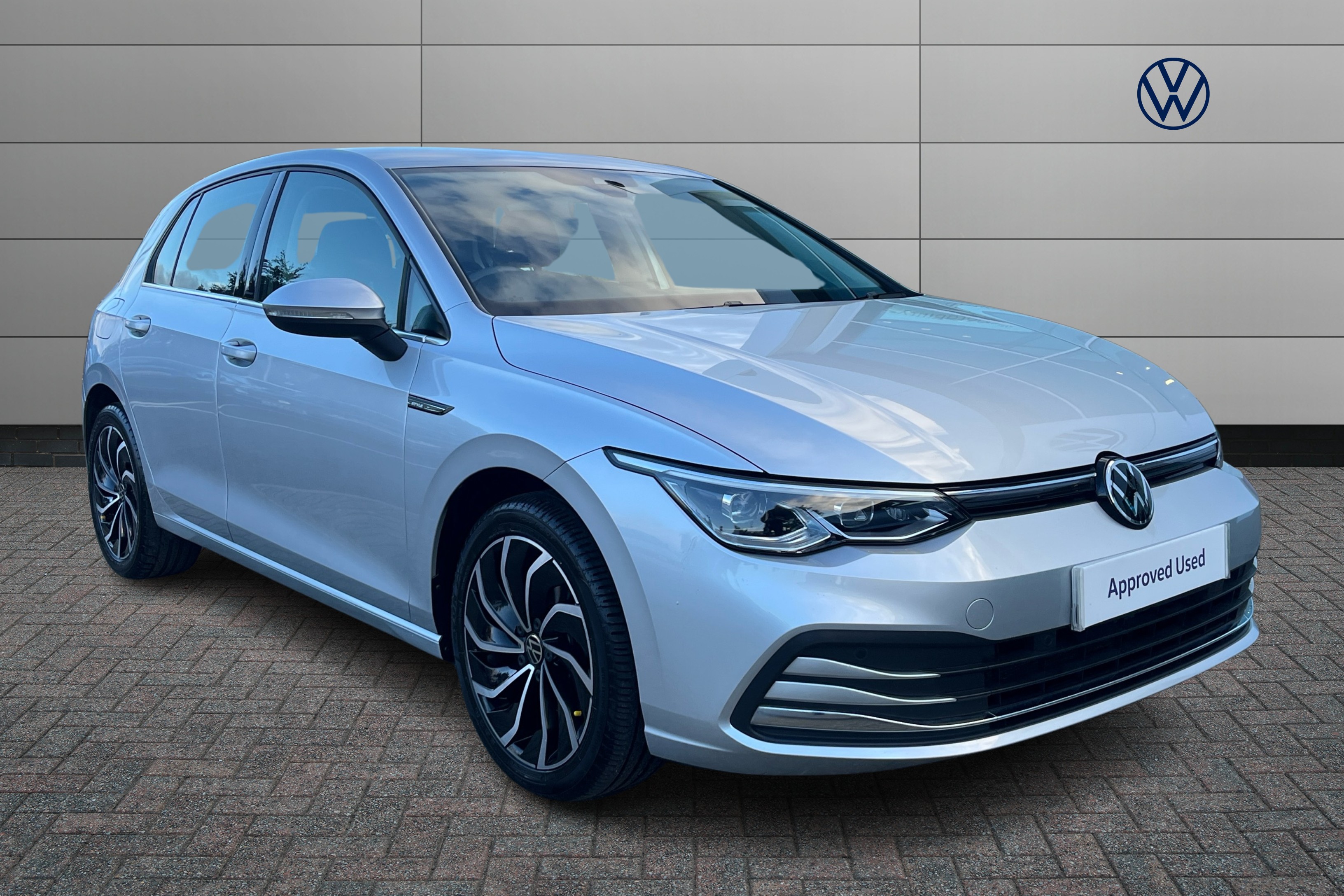 Main listing image - Volkswagen Golf