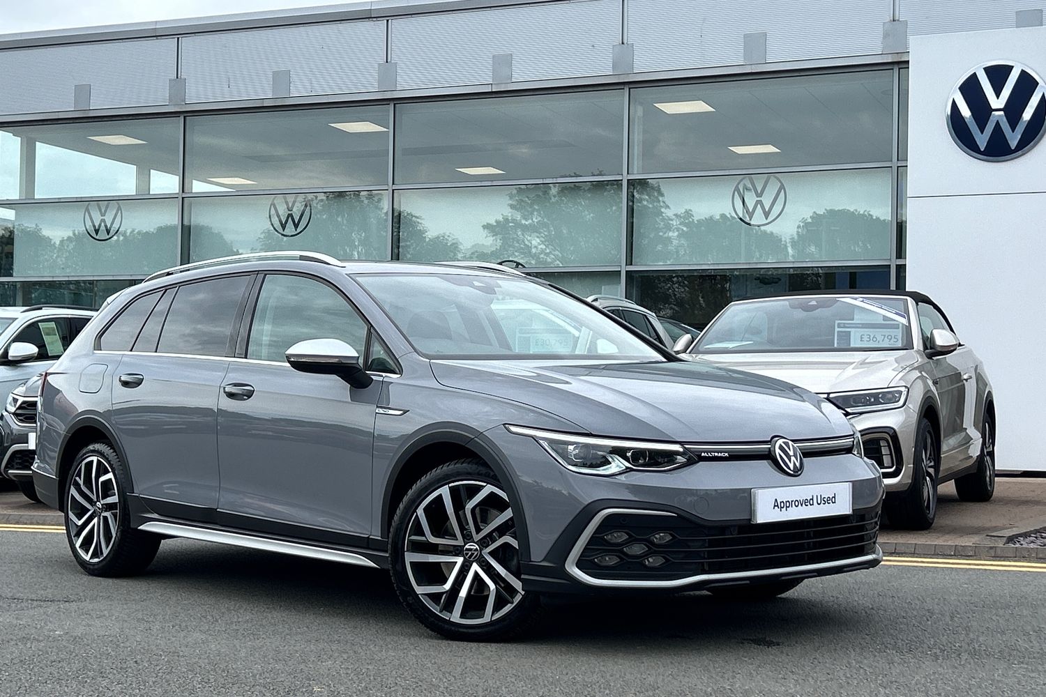 Main listing image - Volkswagen Golf Alltrack