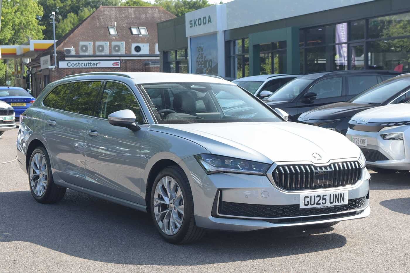 Main listing image - Skoda Superb Estate