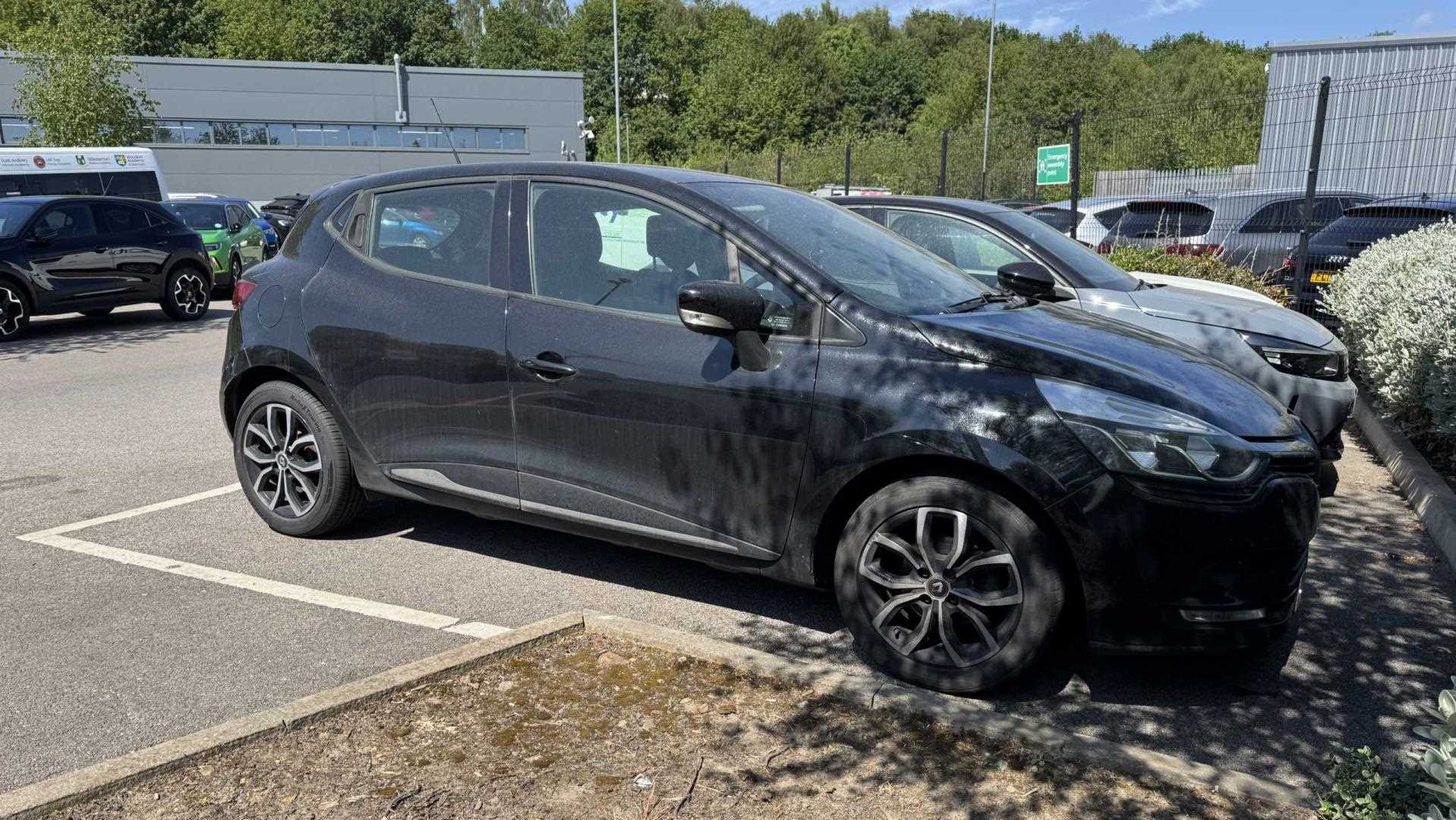 Main listing image - Renault Clio