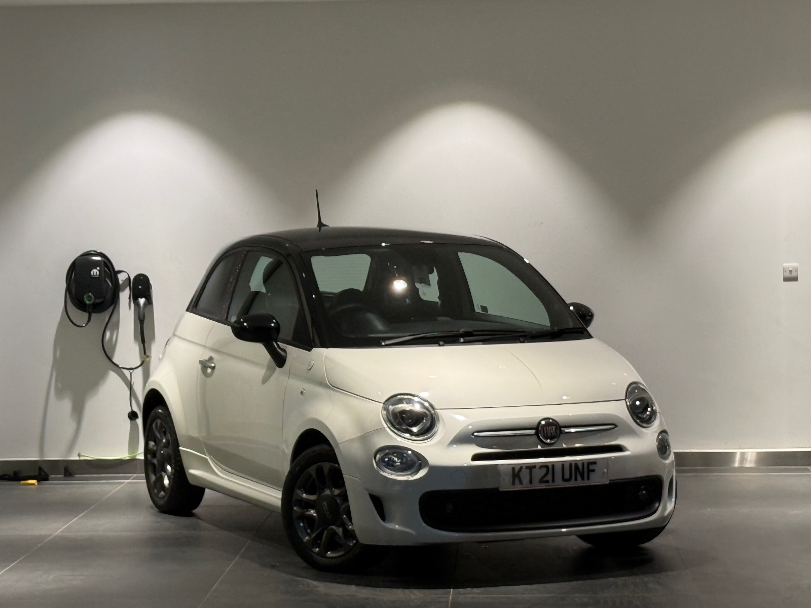 Main listing image - Fiat 500