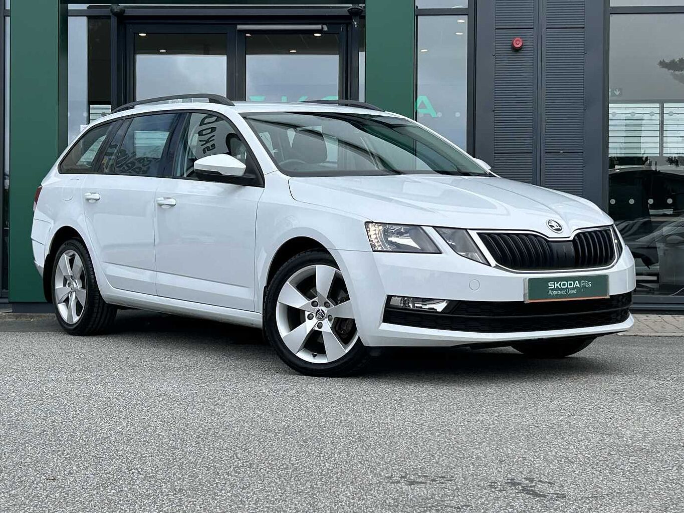 Main listing image - Skoda Octavia Estate