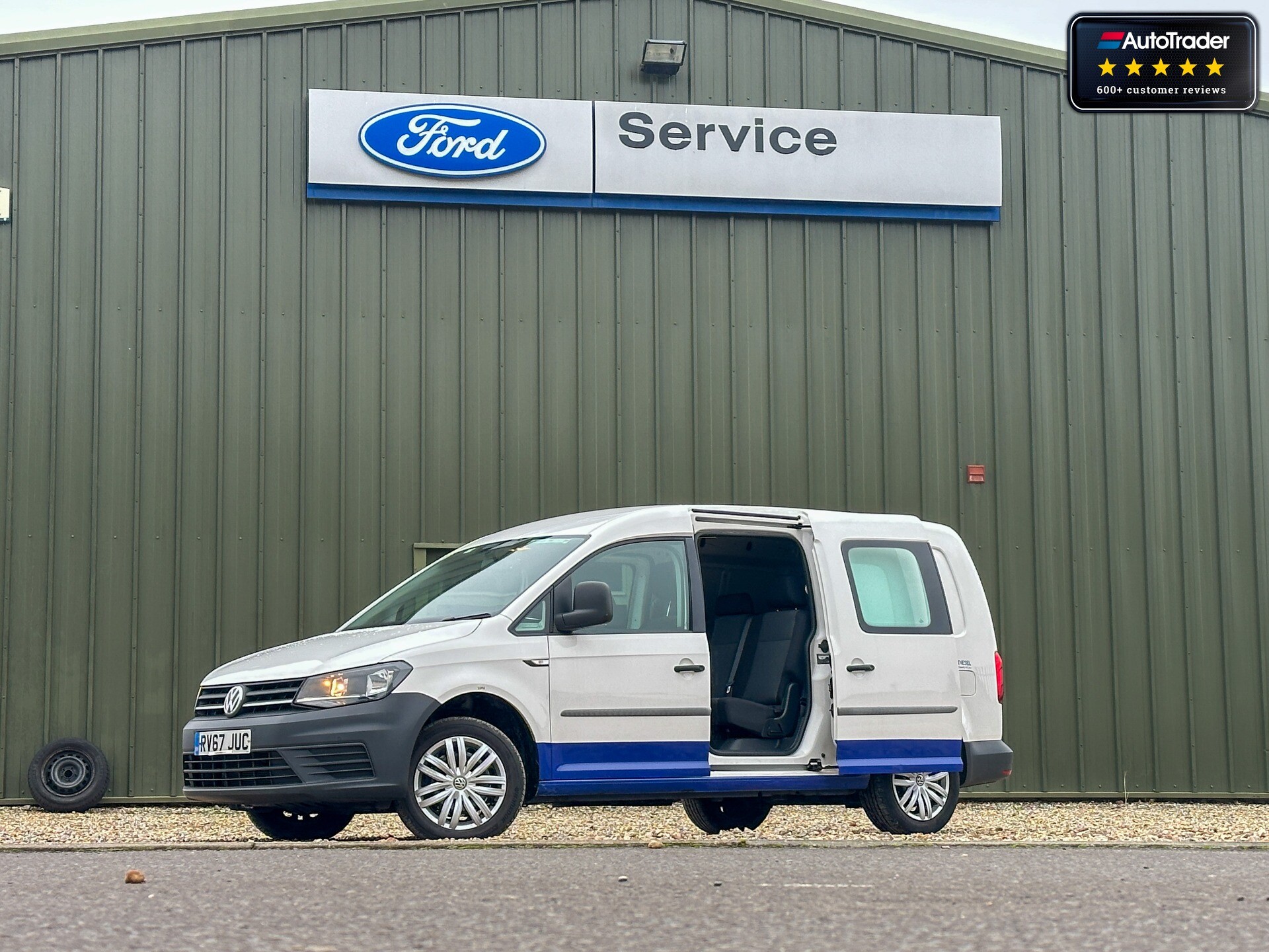 Main listing image - Volkswagen Caddy Maxi