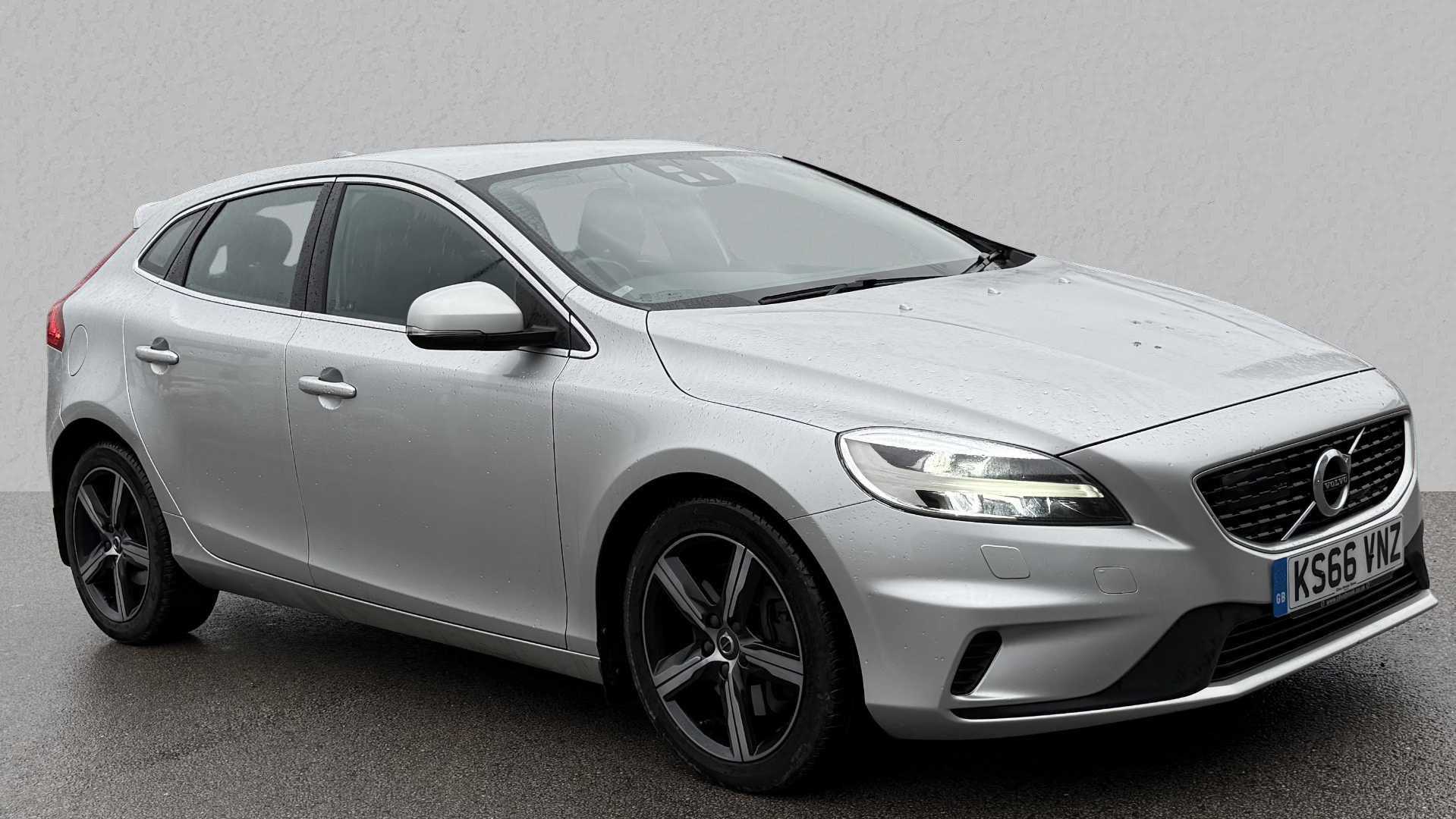 Main listing image - Volvo V40