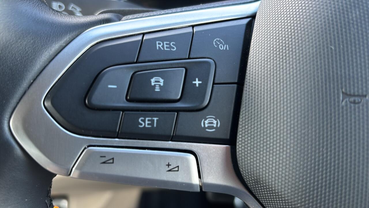 Main listing image - Volkswagen Multivan