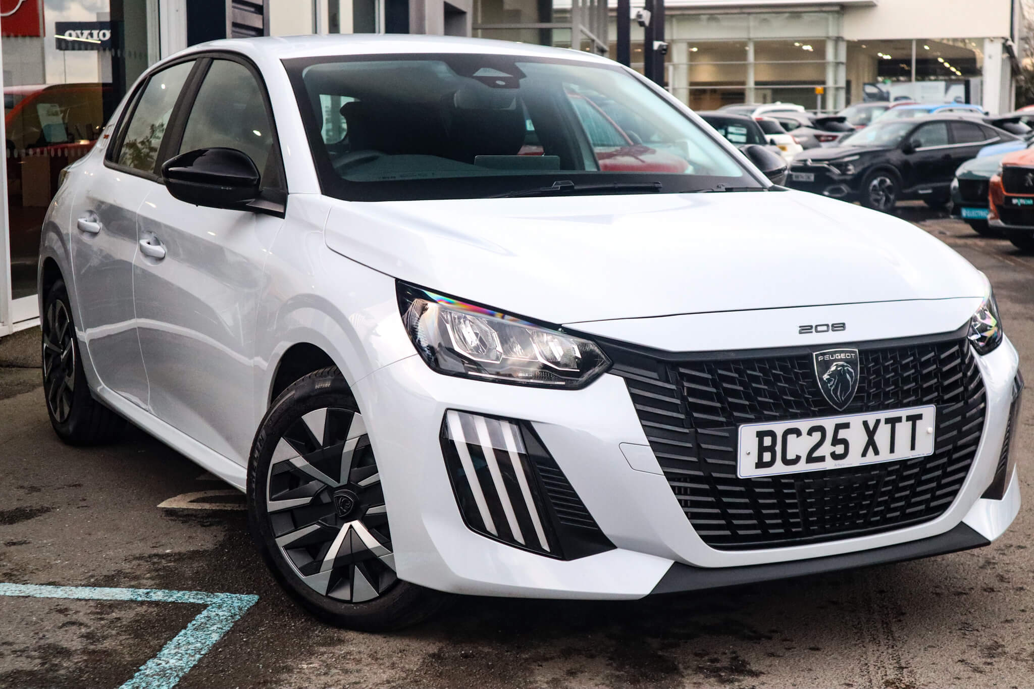 Main listing image - Peugeot 208