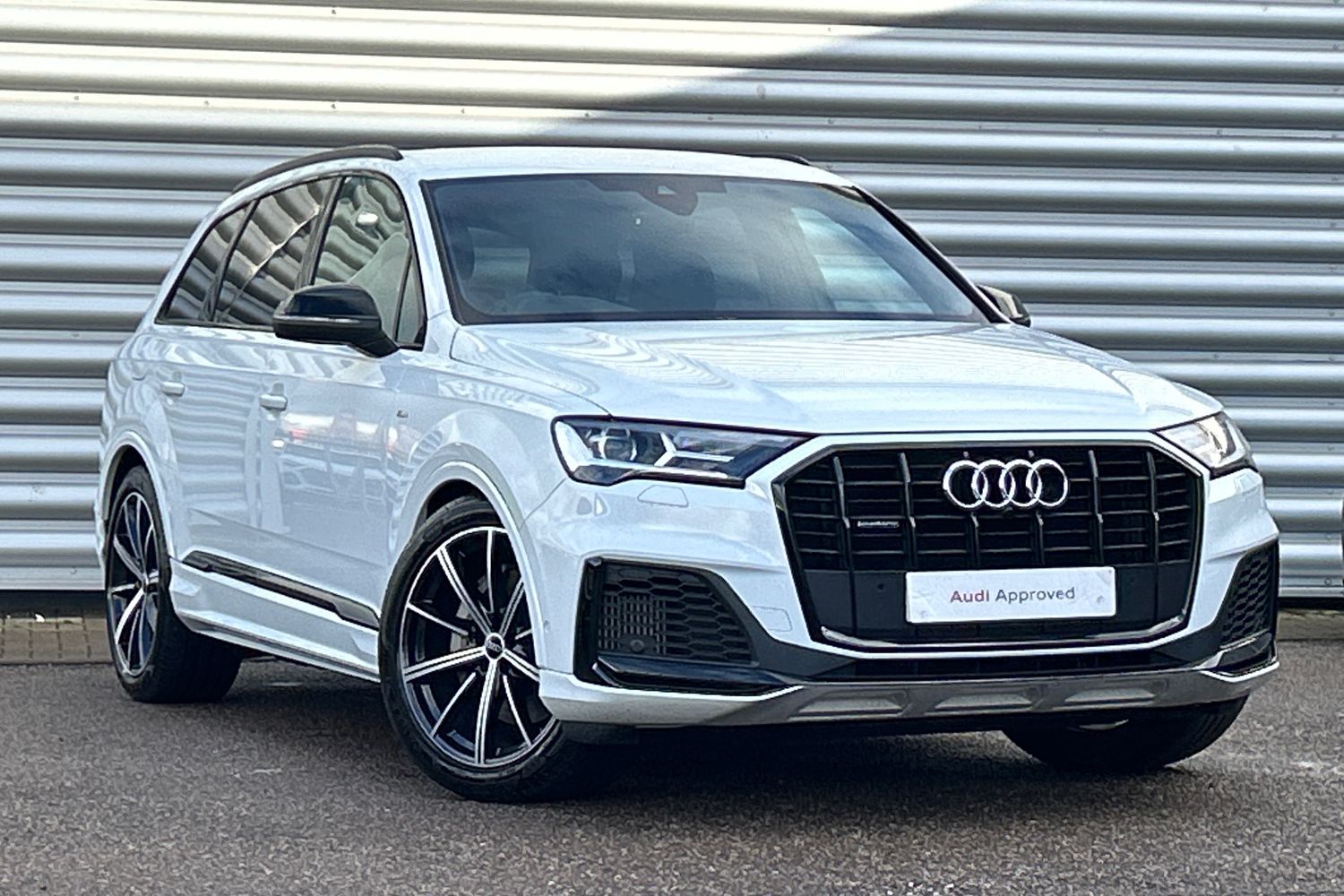 Main listing image - Audi Q7