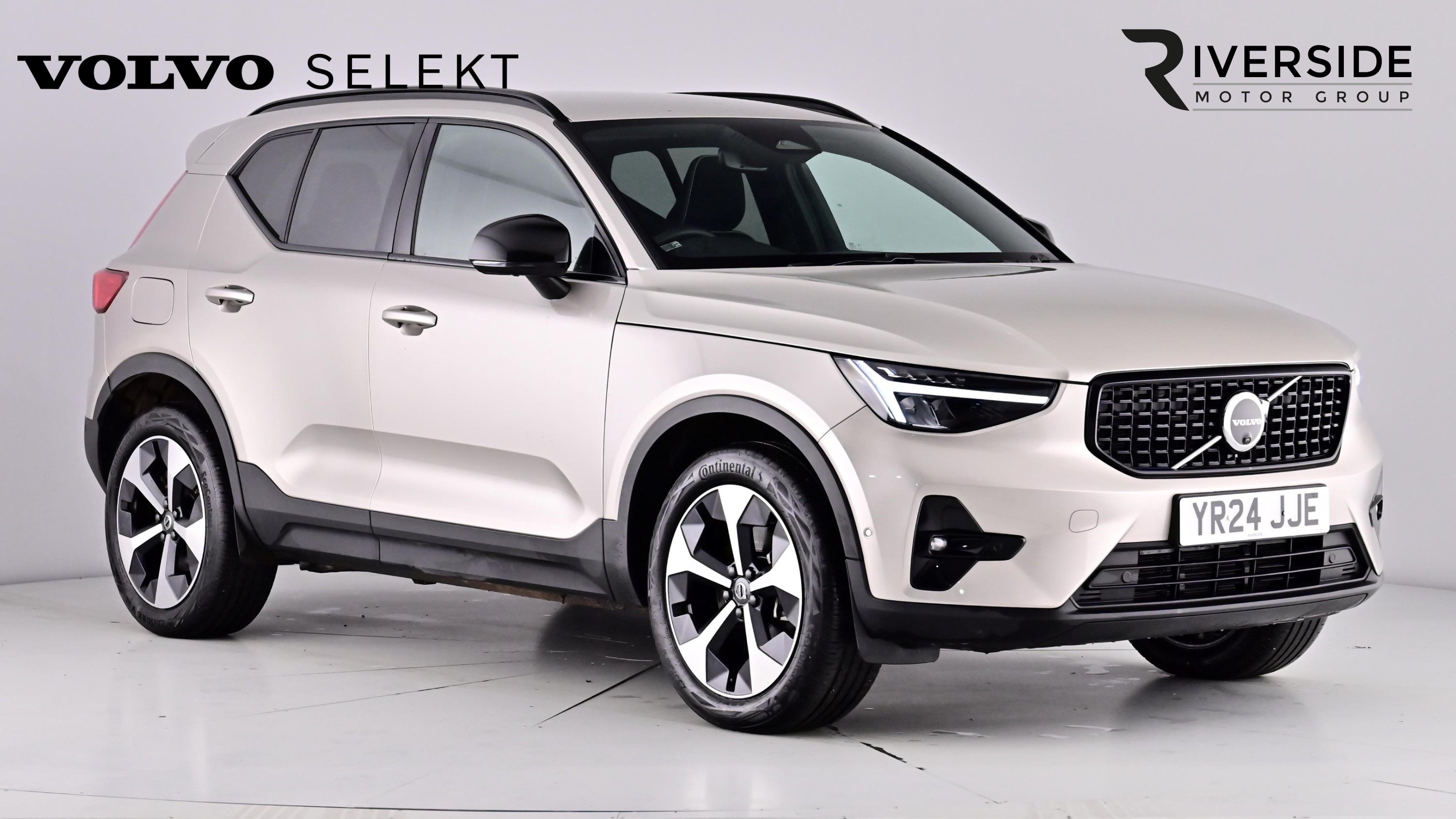 Main listing image - Volvo XC40