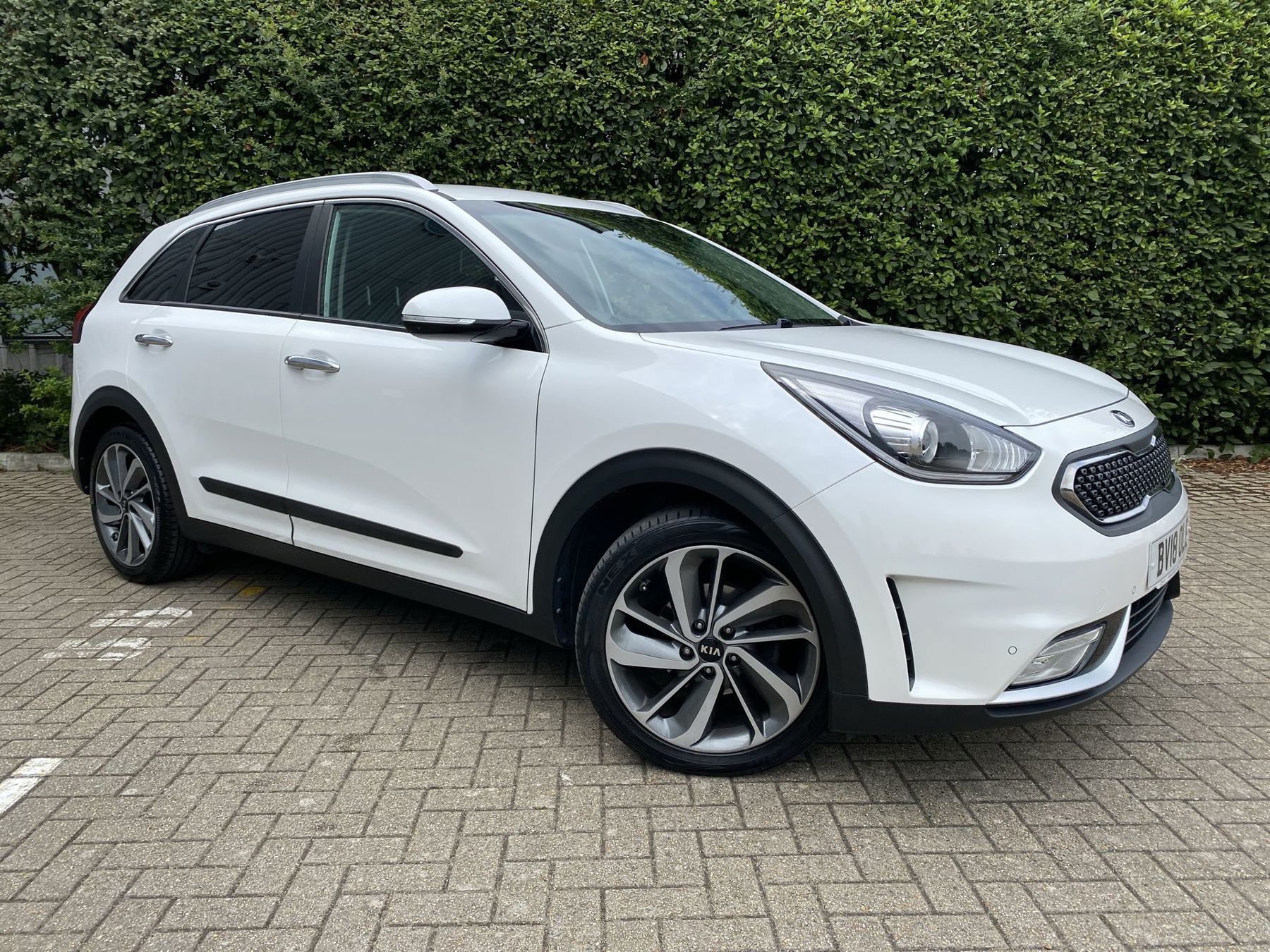 Main listing image - Kia Niro