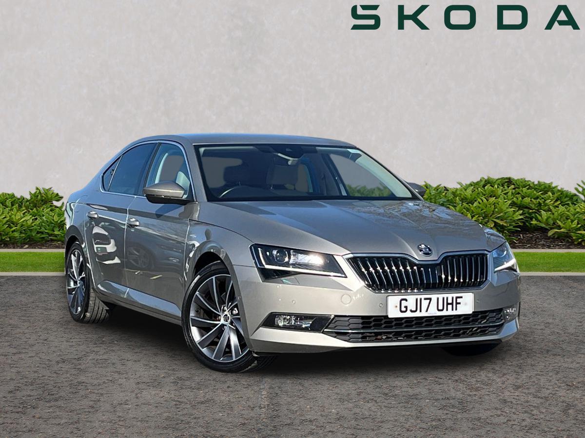 Main listing image - Skoda Superb