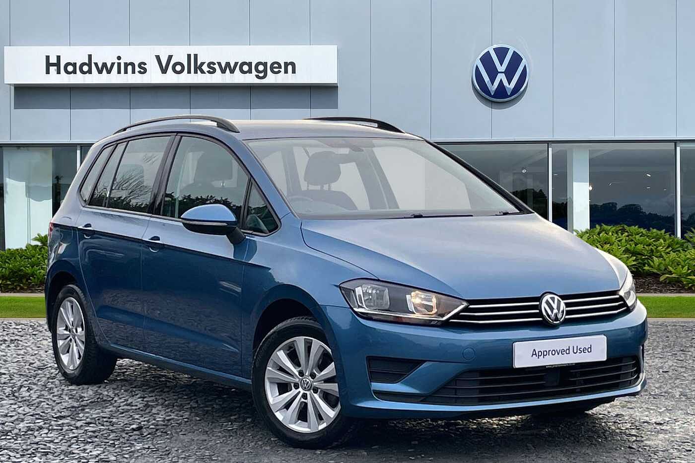 Main listing image - Volkswagen Golf SV