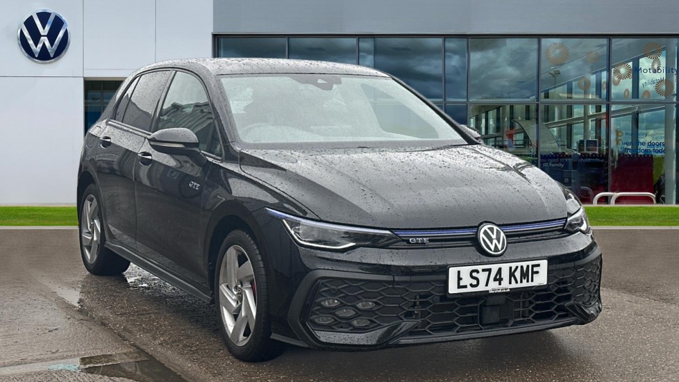 Main listing image - Volkswagen Golf