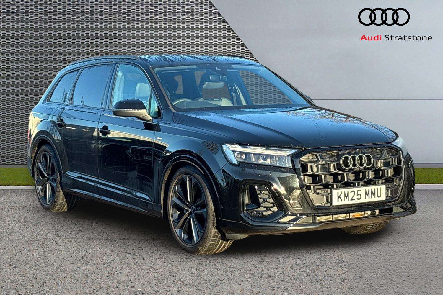 Main listing image - Audi Q7