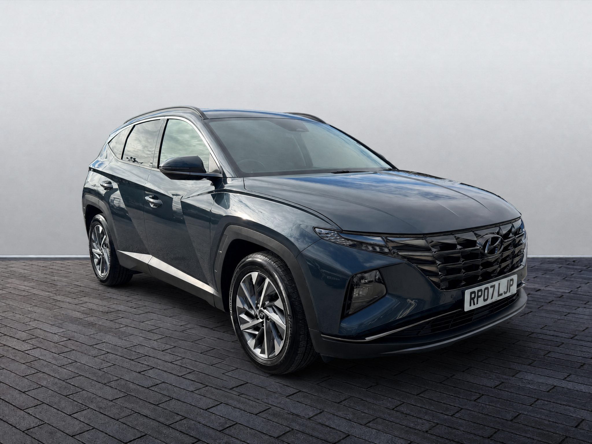 Main listing image - Hyundai Tucson